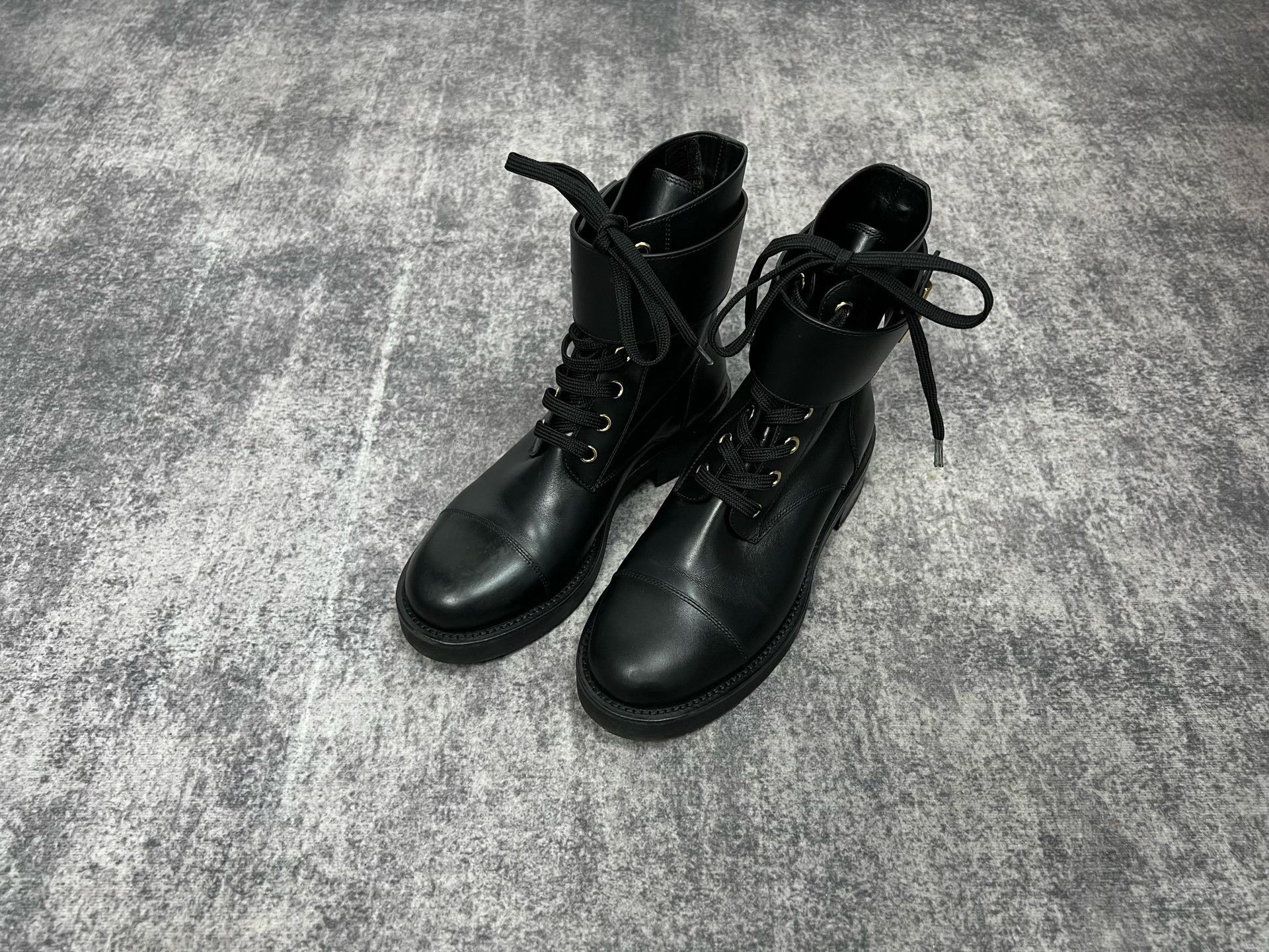 Louis Vuitton Louis Vuitton LV Black Metal Logo Boots Size US 5 / IT 35 - 1 Thumbnail