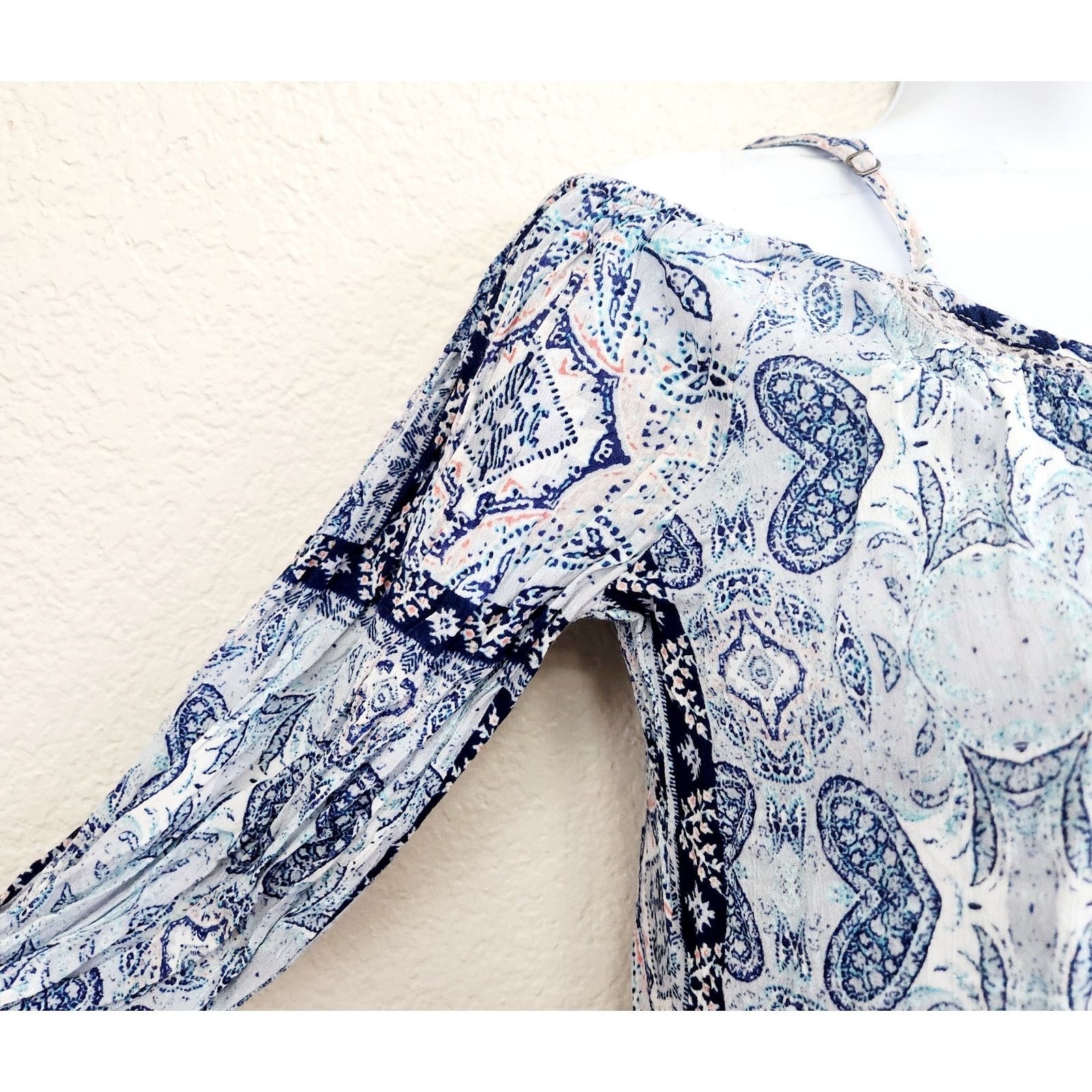 Other Bethany Mota Blue Pink Paisley Print Cold Shoulder Top XS Size XS / US 0-2 / IT 36-38 - 3 Thumbnail