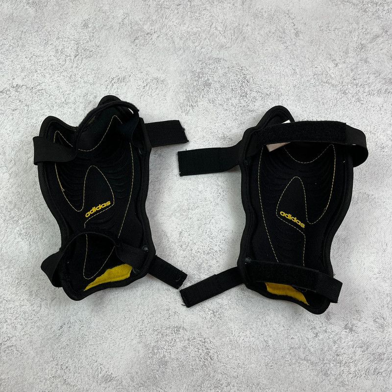 Adidas Adidas vintage football shin guards Size ONE SIZE - 4 Thumbnail