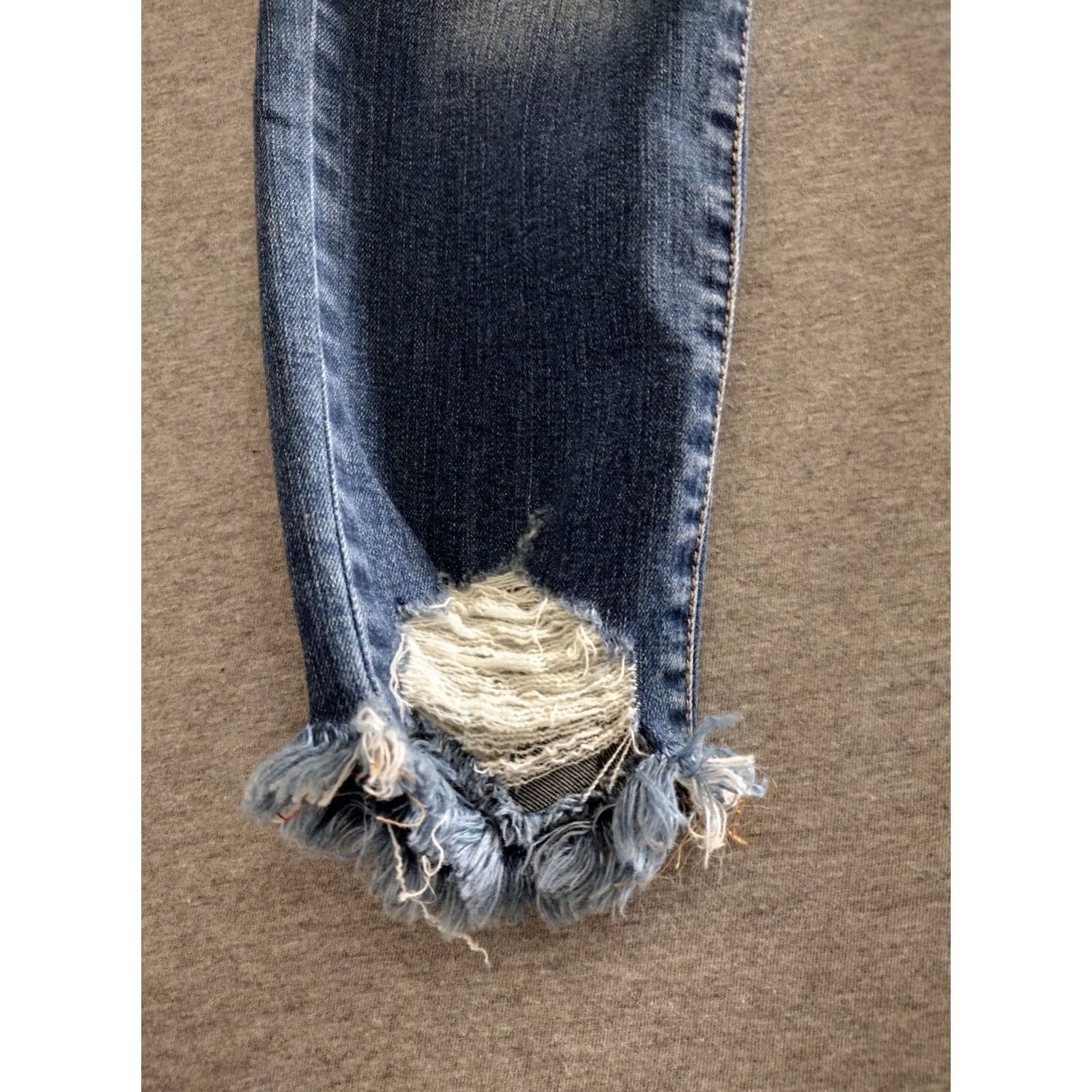 Penfield Anfield Jeans Distressed Mid Rise Skinny 90s Light Blue XS Women Regular Slim 24in 24in Cotton Spandex Denim Brand: Anfield Size 26" / US 2 / IT 38 - 6 Thumbnail
