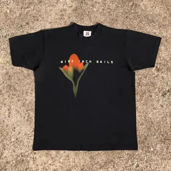 VIBE Kumiko x natsu Black casual retro rose print t-shirt Size US L / EU 52-54 / 3 - 1 Thumbnail