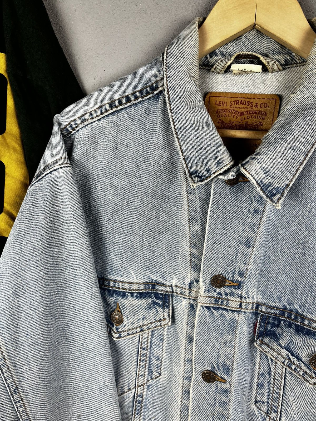 Levi's Levis distressed denim jacket vintage Size US L / EU 52-54 / 3 - 12 Thumbnail