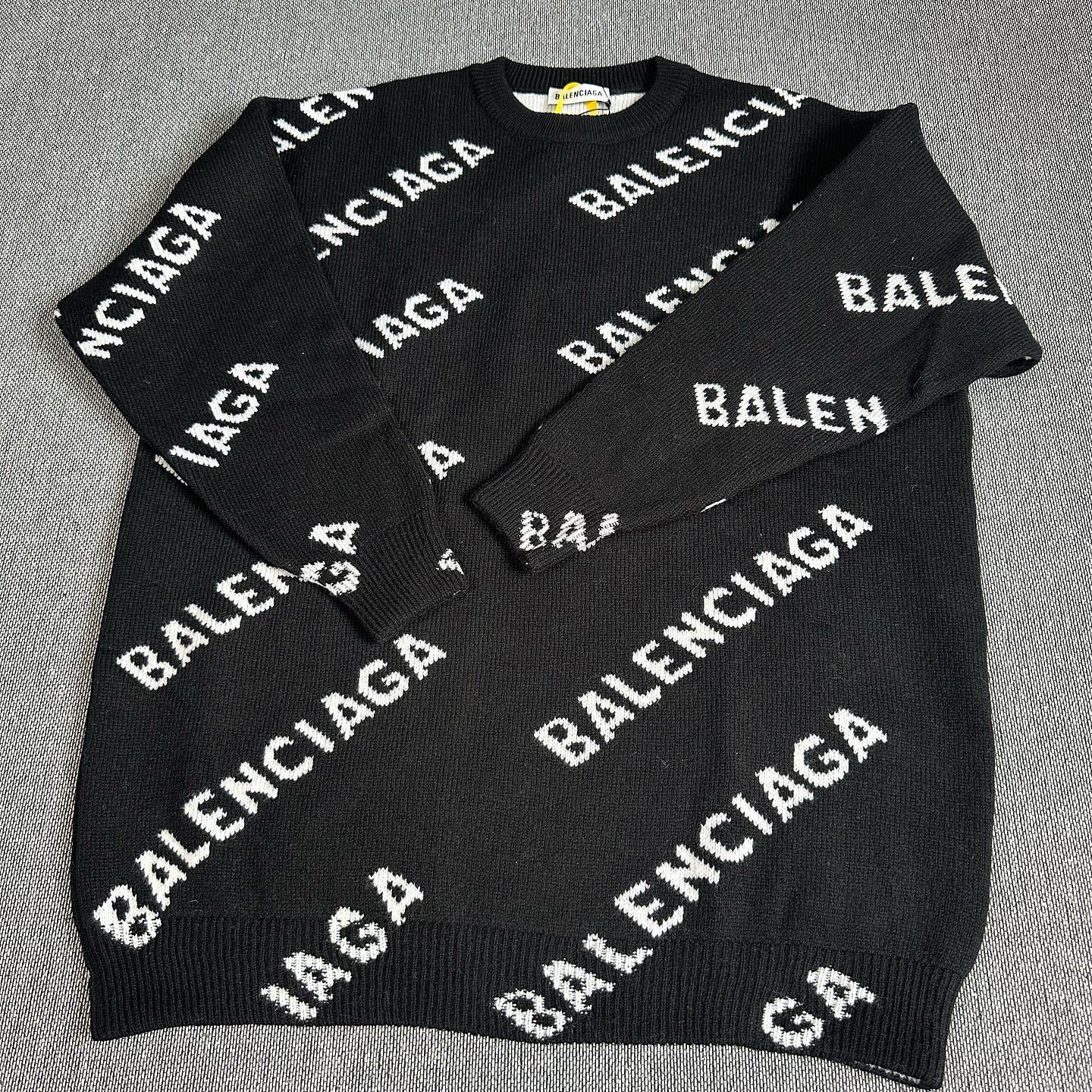 Balenciaga Balenciaga Logo Knit Sweater Size XS Size XS / US 0-2 / IT 36-38 - 1 Thumbnail