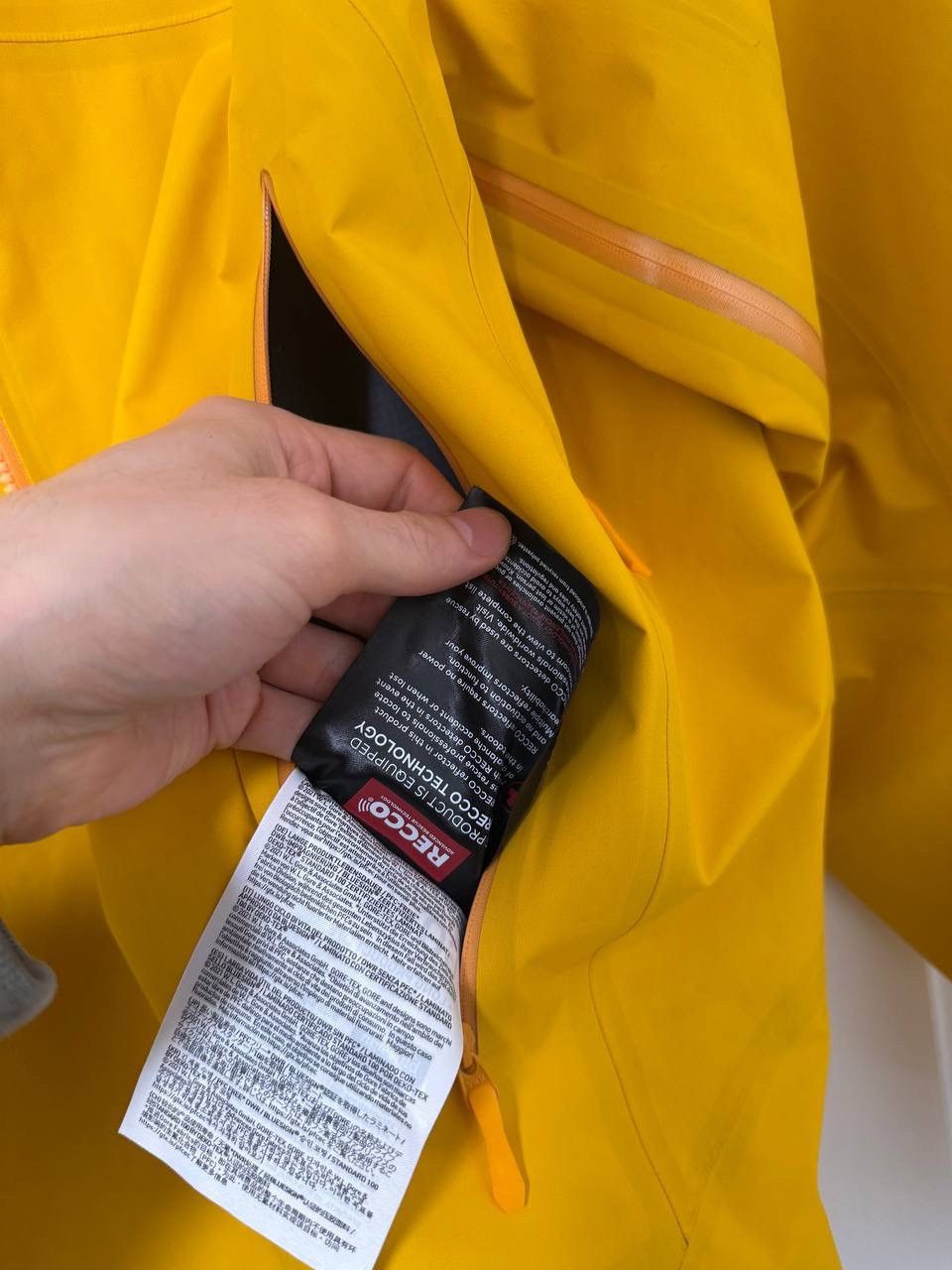 Arc'teryx Arc'teryx Mens Beta AR Jacket in Edziza yellow gore-tex XL Size US XL / EU 56 / 4 - 8 Thumbnail