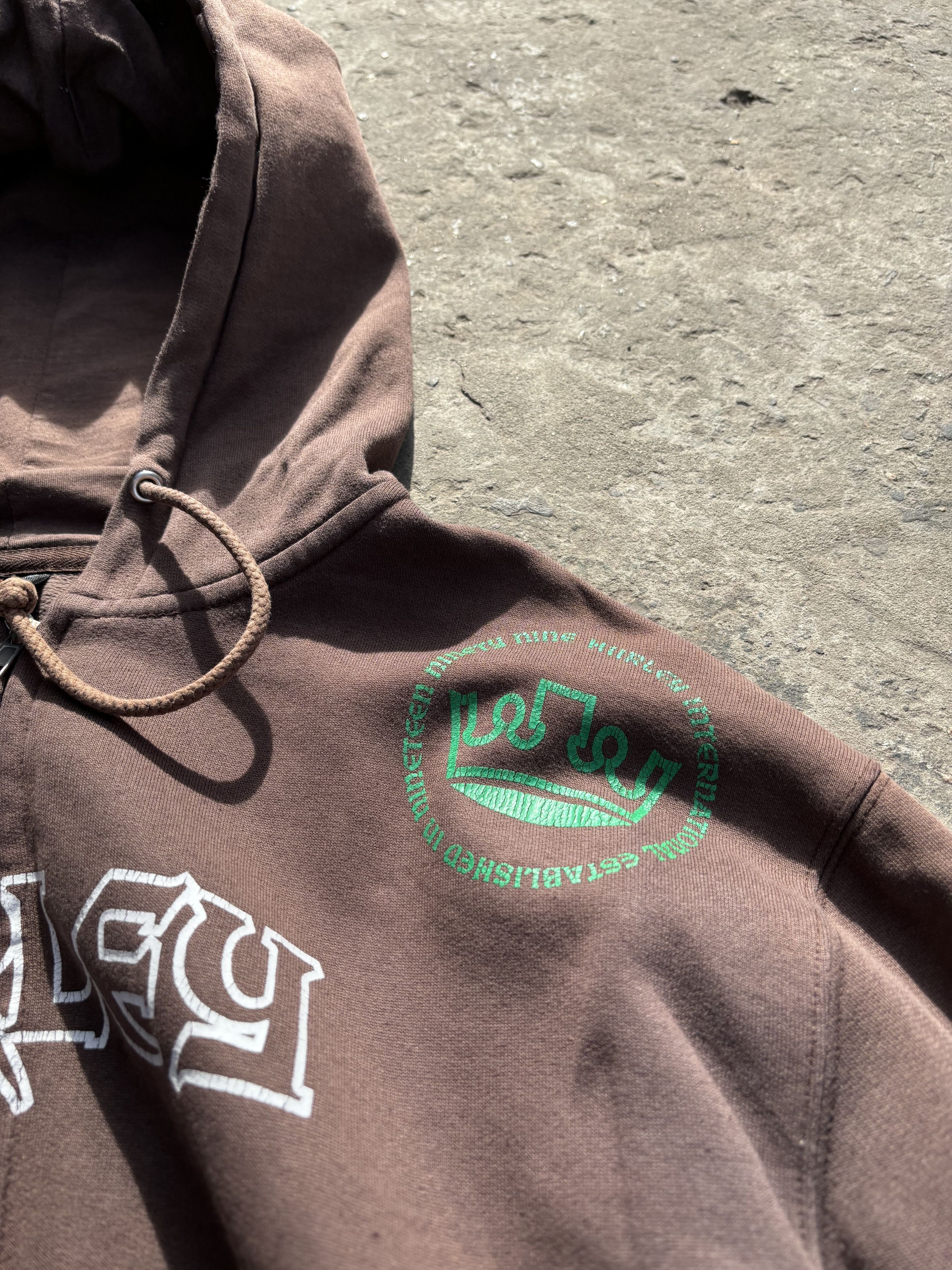 Hurley × Vintage Vintage Faded Hurley Mocha Brown Streetwear Hoodie Size US L / EU 52-54 / 3 - 5 Thumbnail