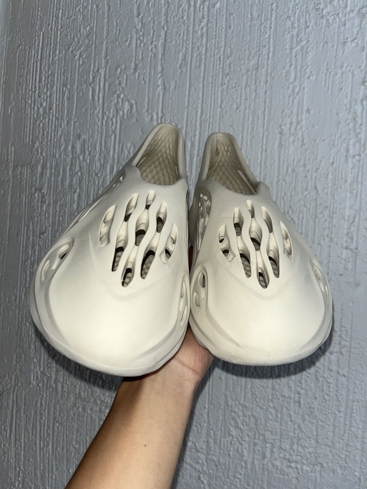 Yeezy Yeezy Foam Runner Sand Size US 9 / EU 42 - 3 Thumbnail