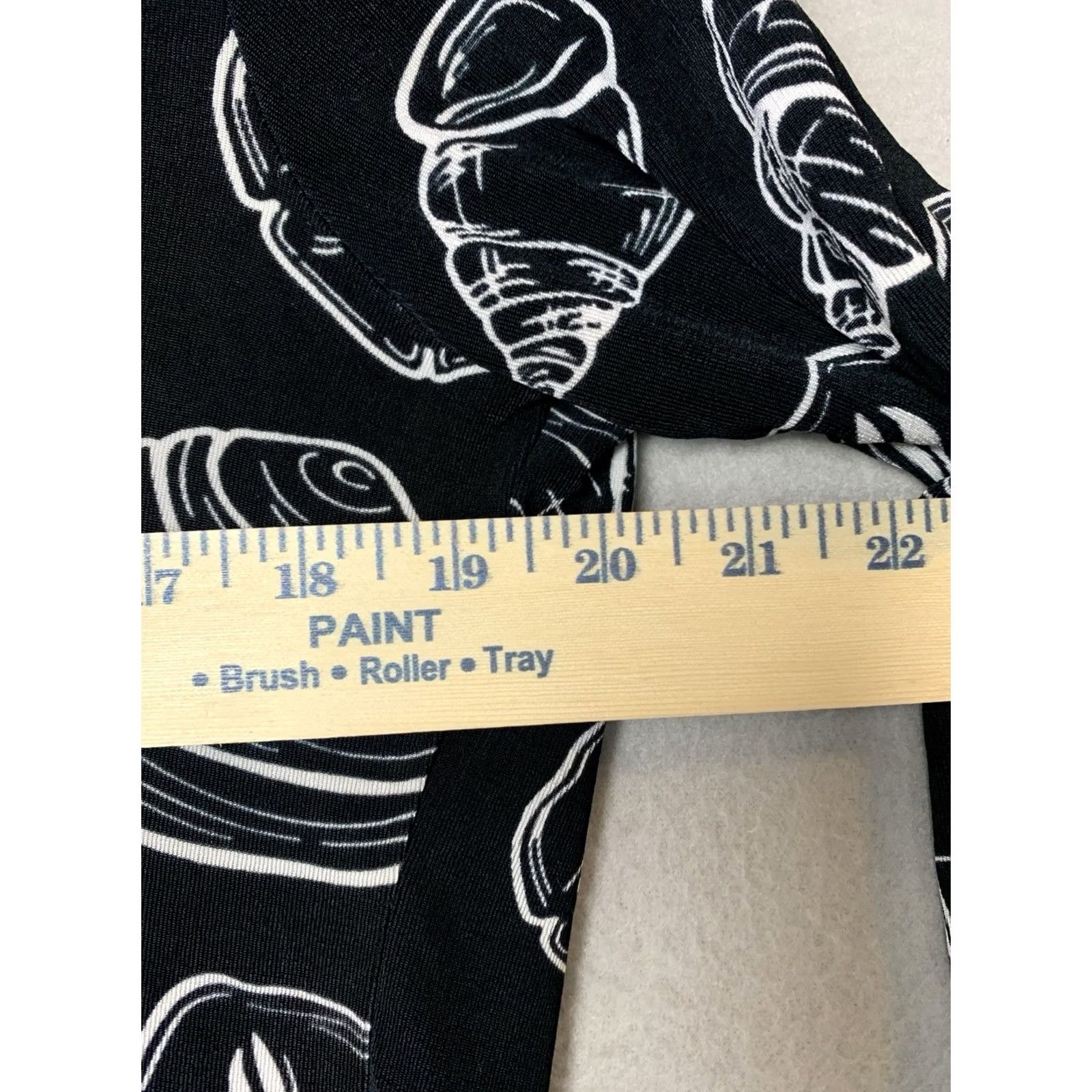 Vintage VINTAGE Chico’s Travelers Cardigan Womans Sz Medium Black Shell Print Slinky Open Front Size M / US 6-8 / IT 42-44 - 7 Thumbnail