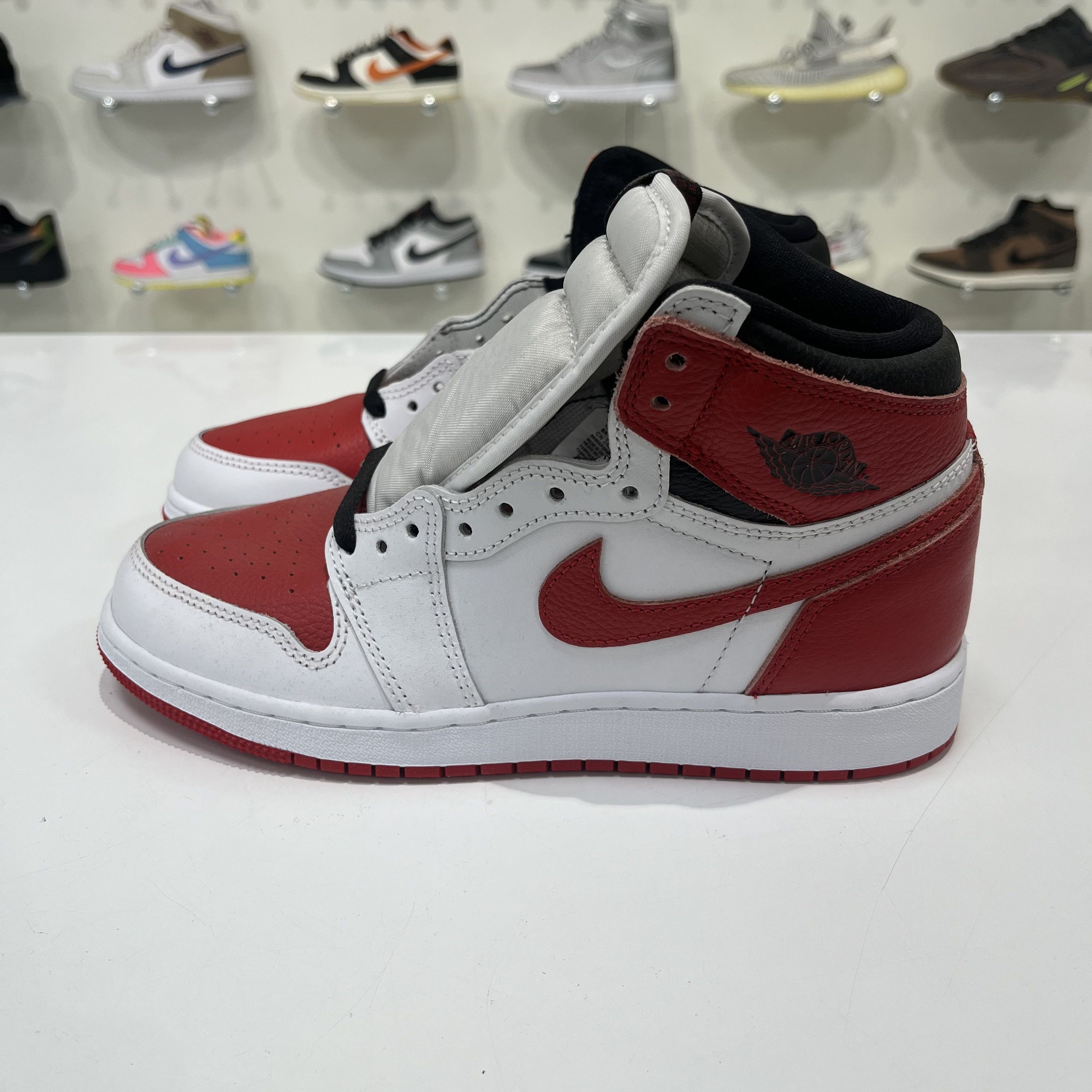 Nike Air Jordan 1 Retro High OG Heritage Size US 5.5 / EU 38 - 2 Thumbnail