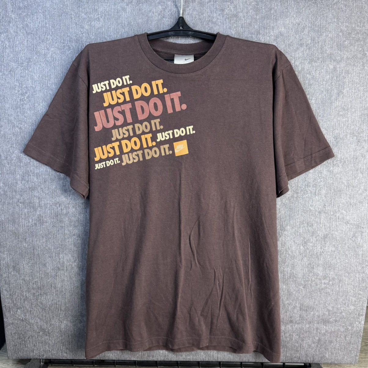 Nike Y2k Vintage Nike T-Shirt big logo brown Size US L / EU 52-54 / 3 - 1 Thumbnail
