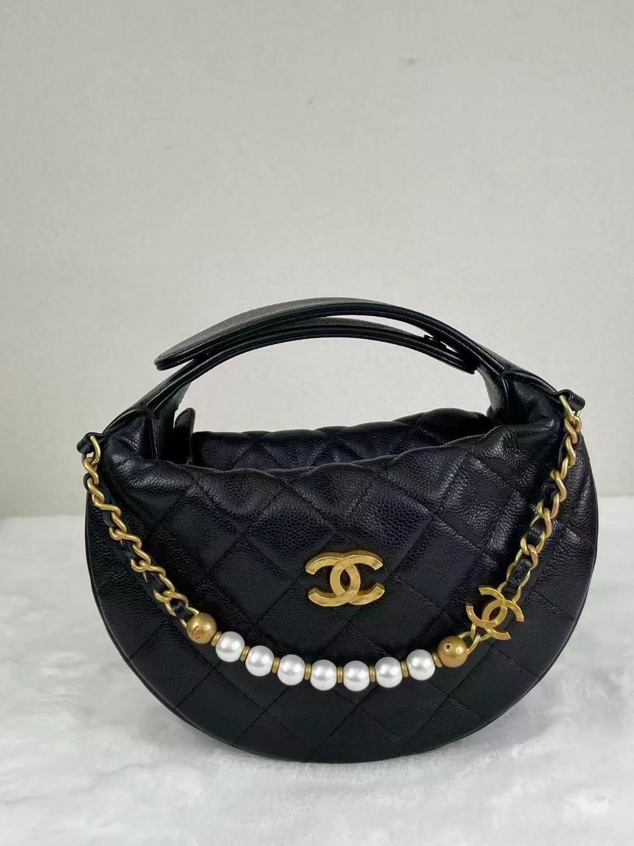 Chanel Pre-loved Bag Very good condition Size ONE SIZE - 1 Thumbnail