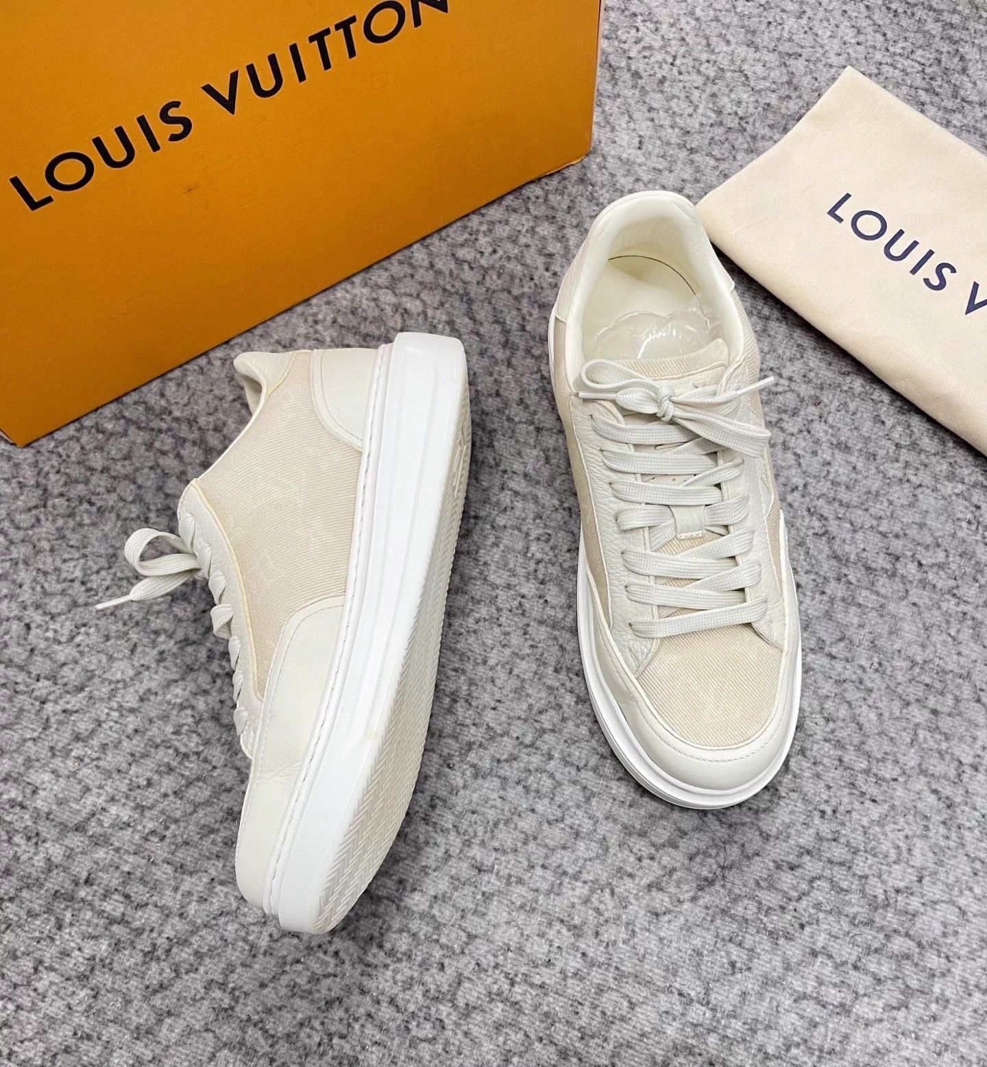 Louis Vuitton LV Trainer Blue & White Sneakers 9/43 Size US 10 / EU 43 - 4 Thumbnail
