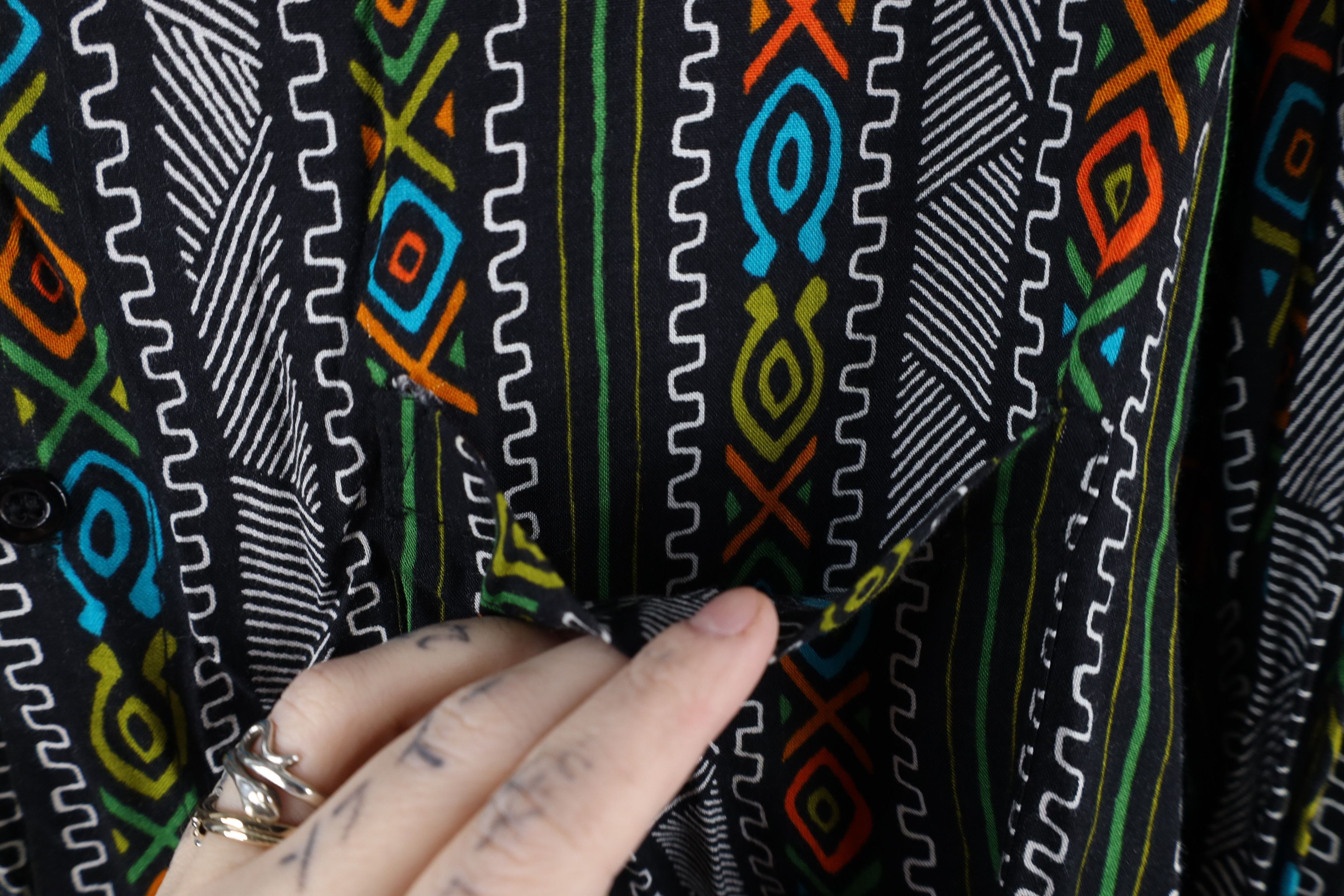 Vintage Vintage 90s Streetwear Geometric Knit Collared Button Shirt Size US S / EU 44-46 / 1 - 4 Thumbnail