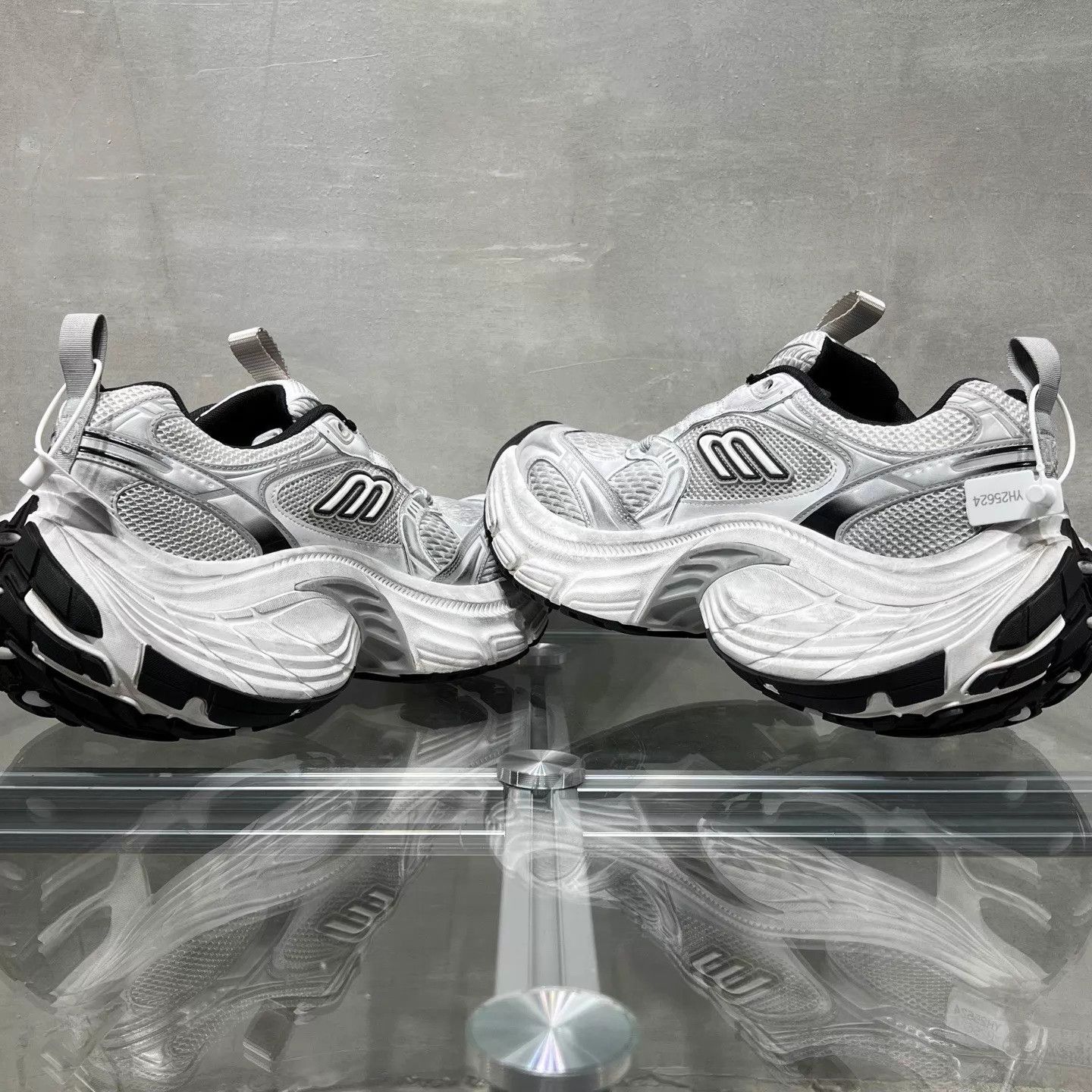 Balenciaga Balenciaga 10XL Distressed White/Gray Dad Shoe EUR 43 Size US 10 / EU 43 - 5 Thumbnail