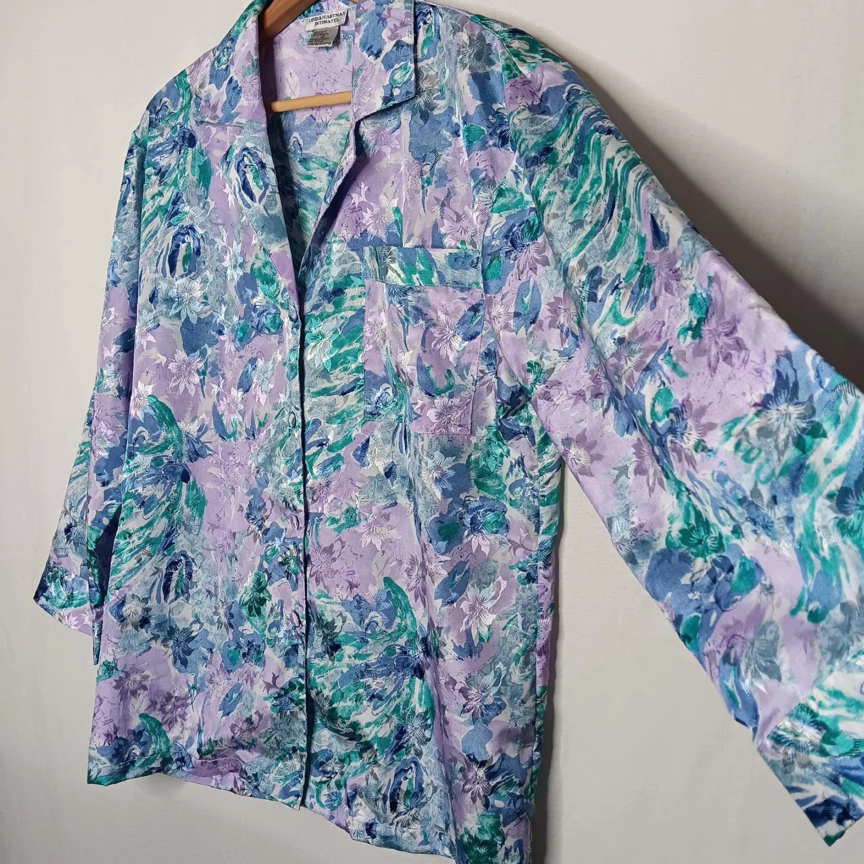 Vintage VINTAGE Linda Hartman Intimates Sleep Shirt Long Sleeve Floral Silk Rayon S Purple Blue Chest Pocket Shimmery 1980s 1990s Womens Size S / US 4 / IT 40 - 2 Thumbnail