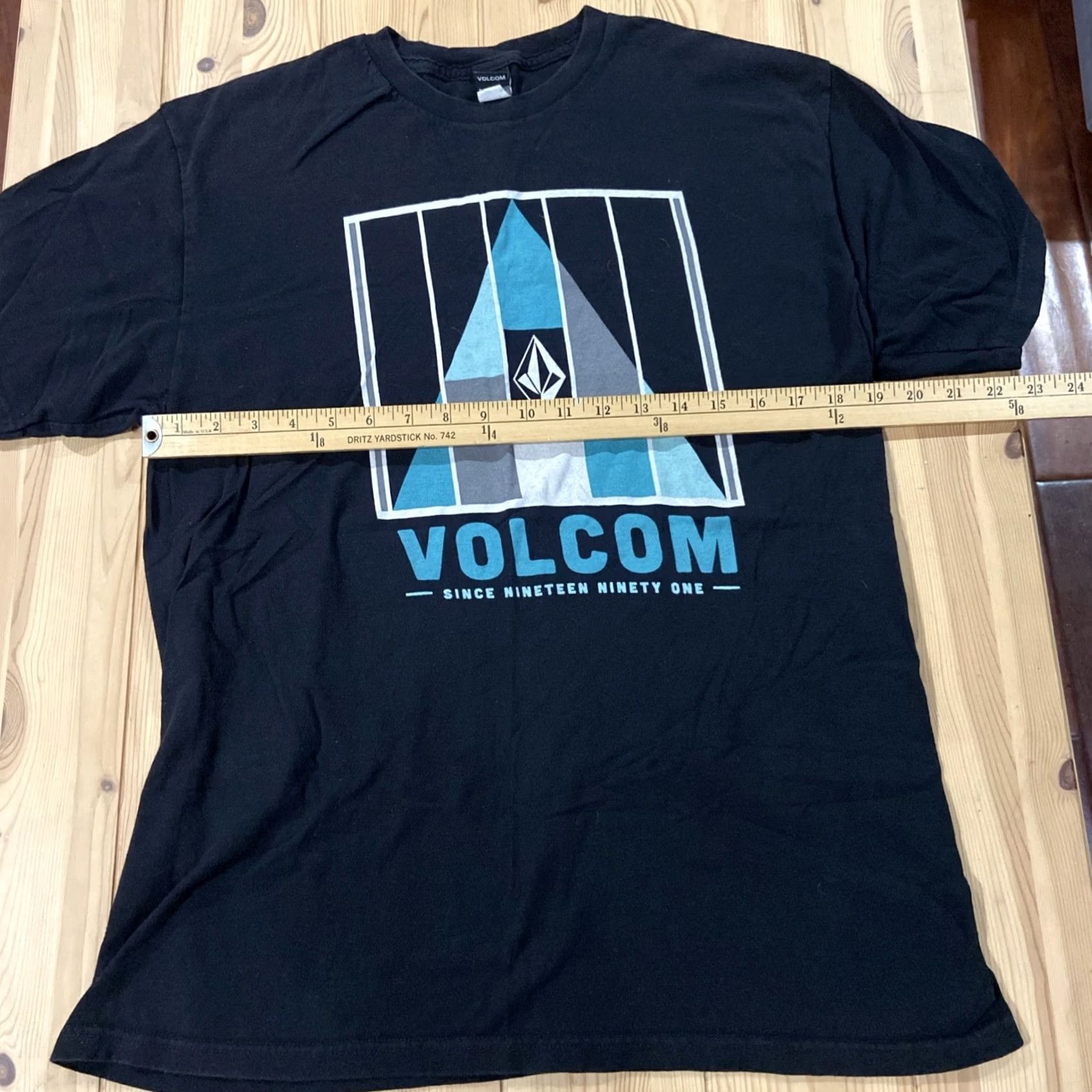 Volcom VINTAGE Volcom T-Shirt Logo Skating Surf Y2K 90s Grunge Retro Black Large Mens Casual Shirt Size US L / EU 52-54 / 3 - 6 Thumbnail