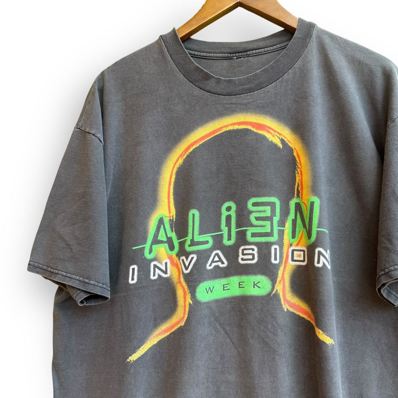 Vintage Alien Invasion Week Skate Style Vinatge Tee Size US XL / EU 56 / 4 - 4 Thumbnail