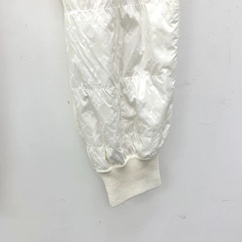 Louis Vuitton Louis Vuitton size xs White logo presbyopic printed sheep w Size US 28 / EU 44 - 5 Thumbnail
