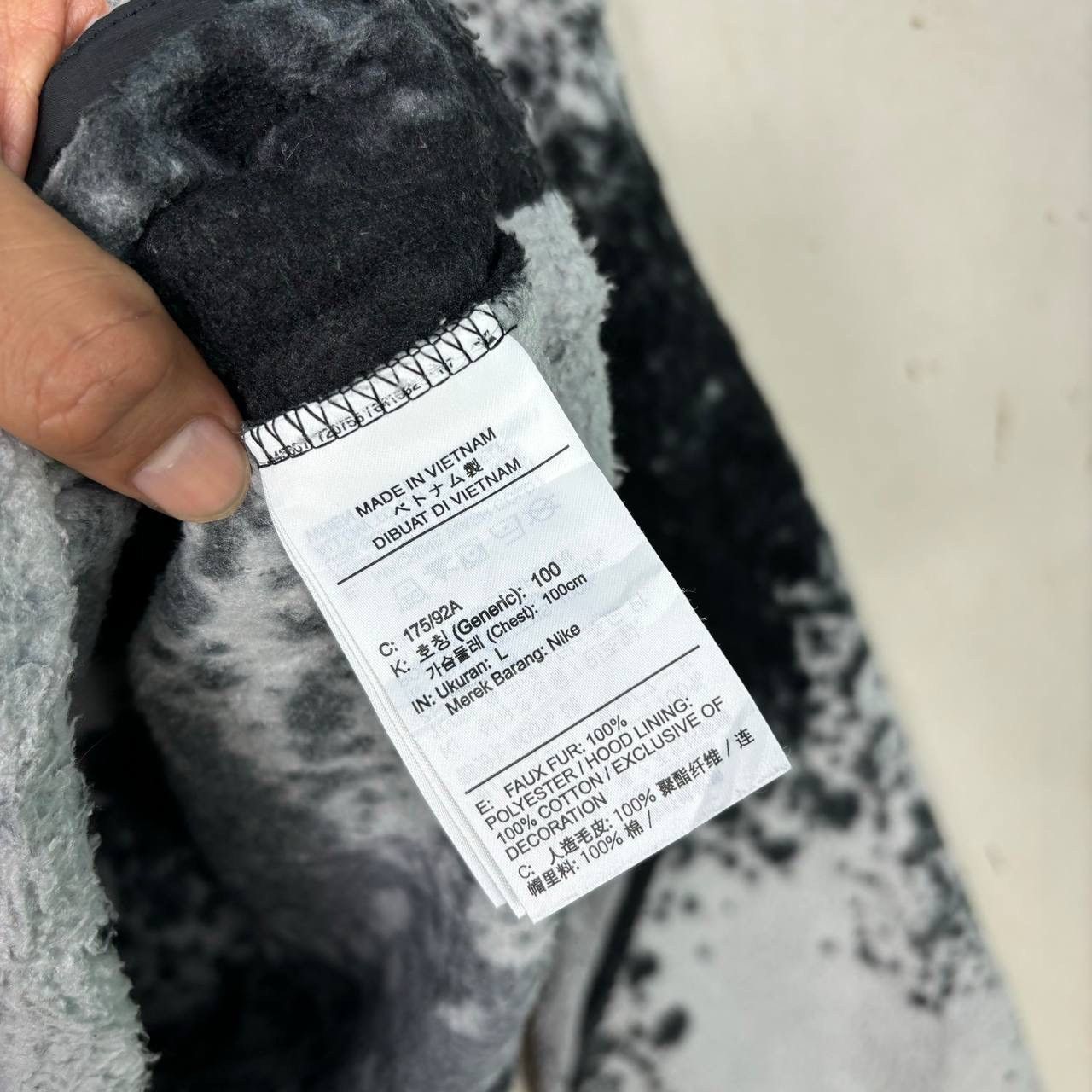 Nike Nike Sherpa Fleece Tie Dye Hooded Jacket M DD5010-010 Size US L / EU 52-54 / 3 - 9 Thumbnail