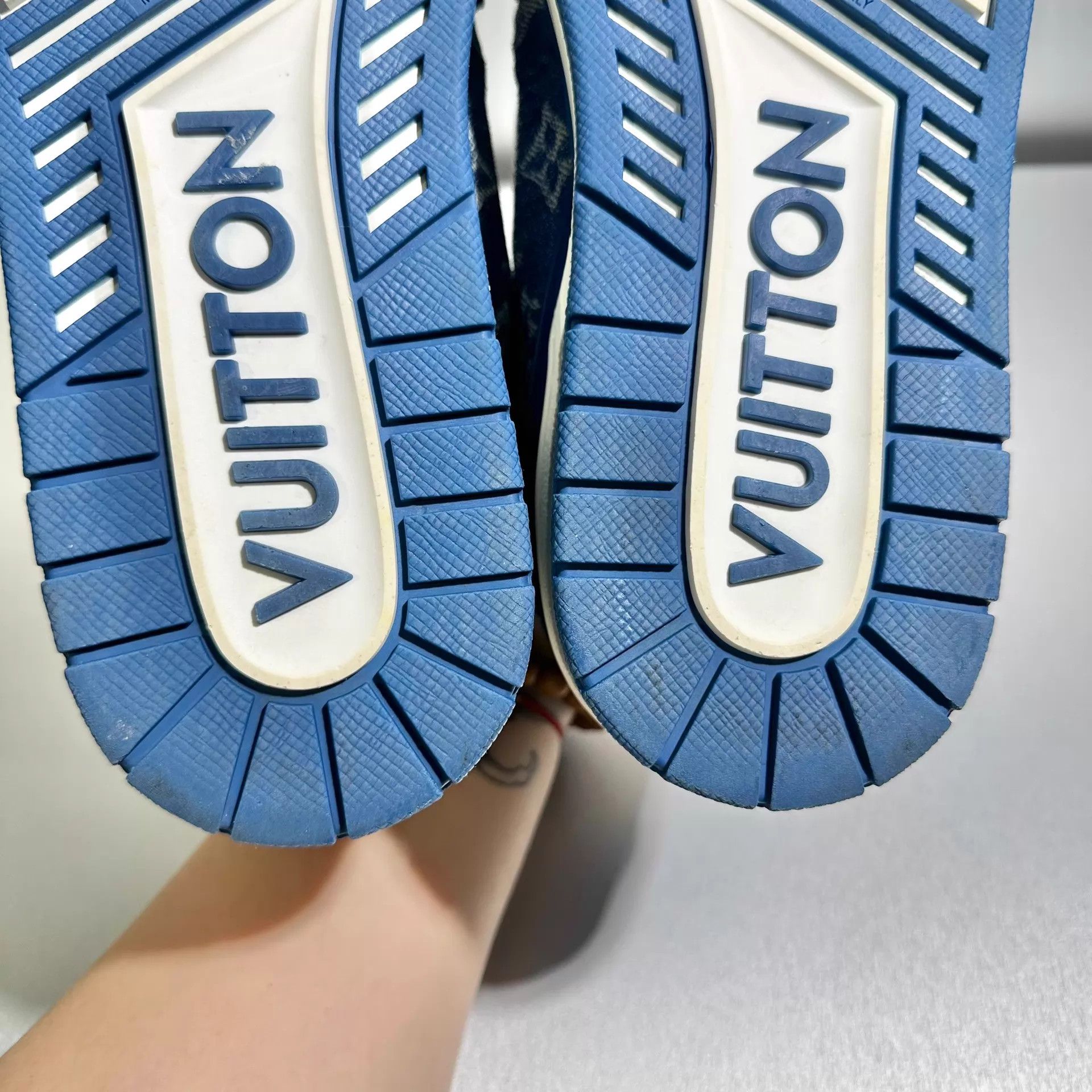 Louis Vuitton LV Trainer White Blue Denim 7/41 2-3x Excellent Size US 8 / EU 41 - 8 Thumbnail