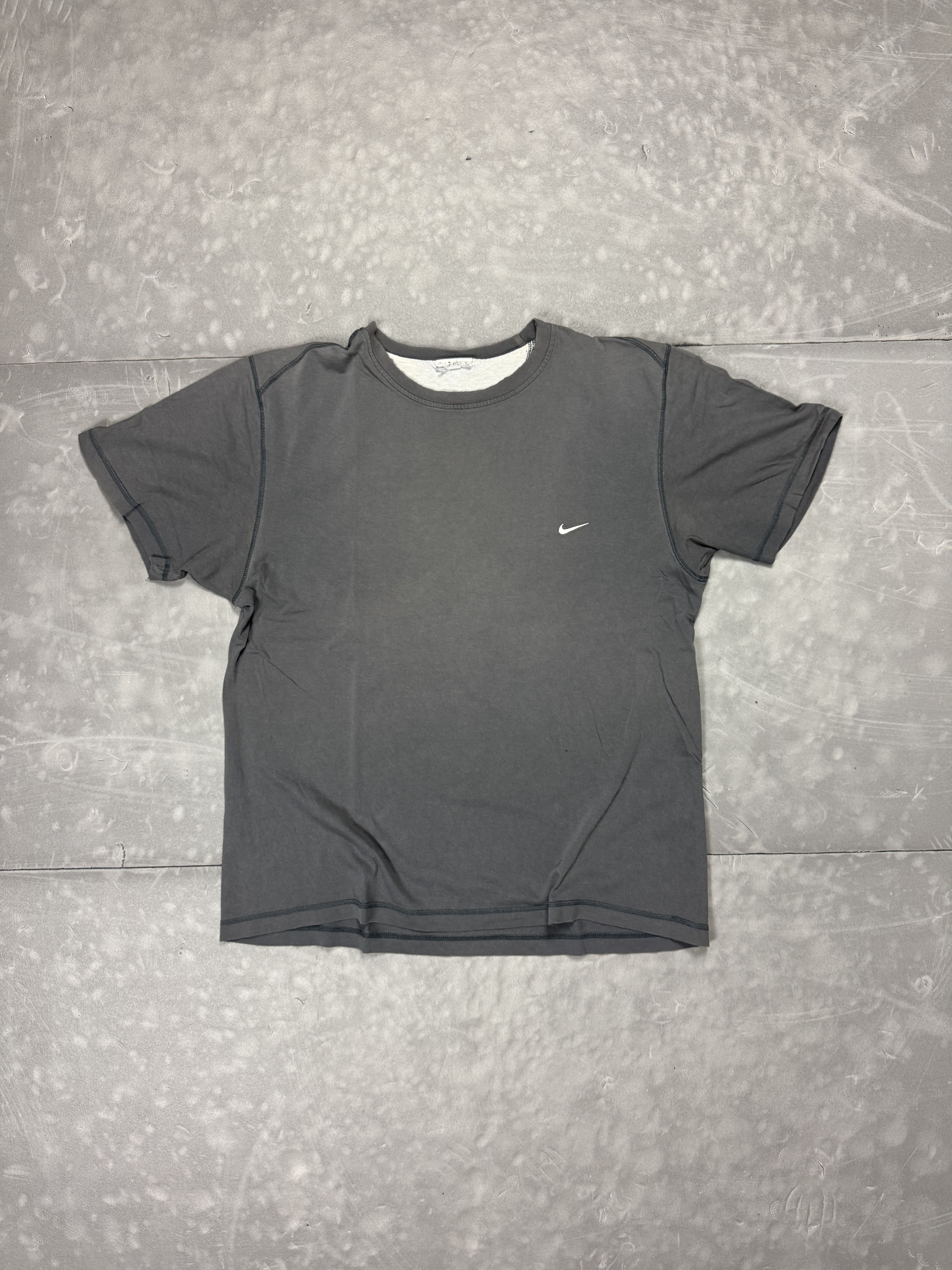 Nike × Vintage Vintage Nike washed T-shirt streetwear faded y2k 90s Size US M / EU 48-50 / 2 - 1 Thumbnail