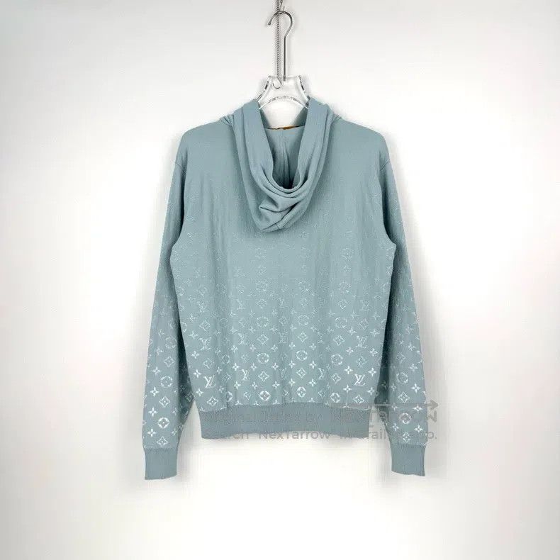 Louis Vuitton Louis Vuitton Light blue logo hooded sweater Size US S / EU 44-46 / 1 - 4 Thumbnail