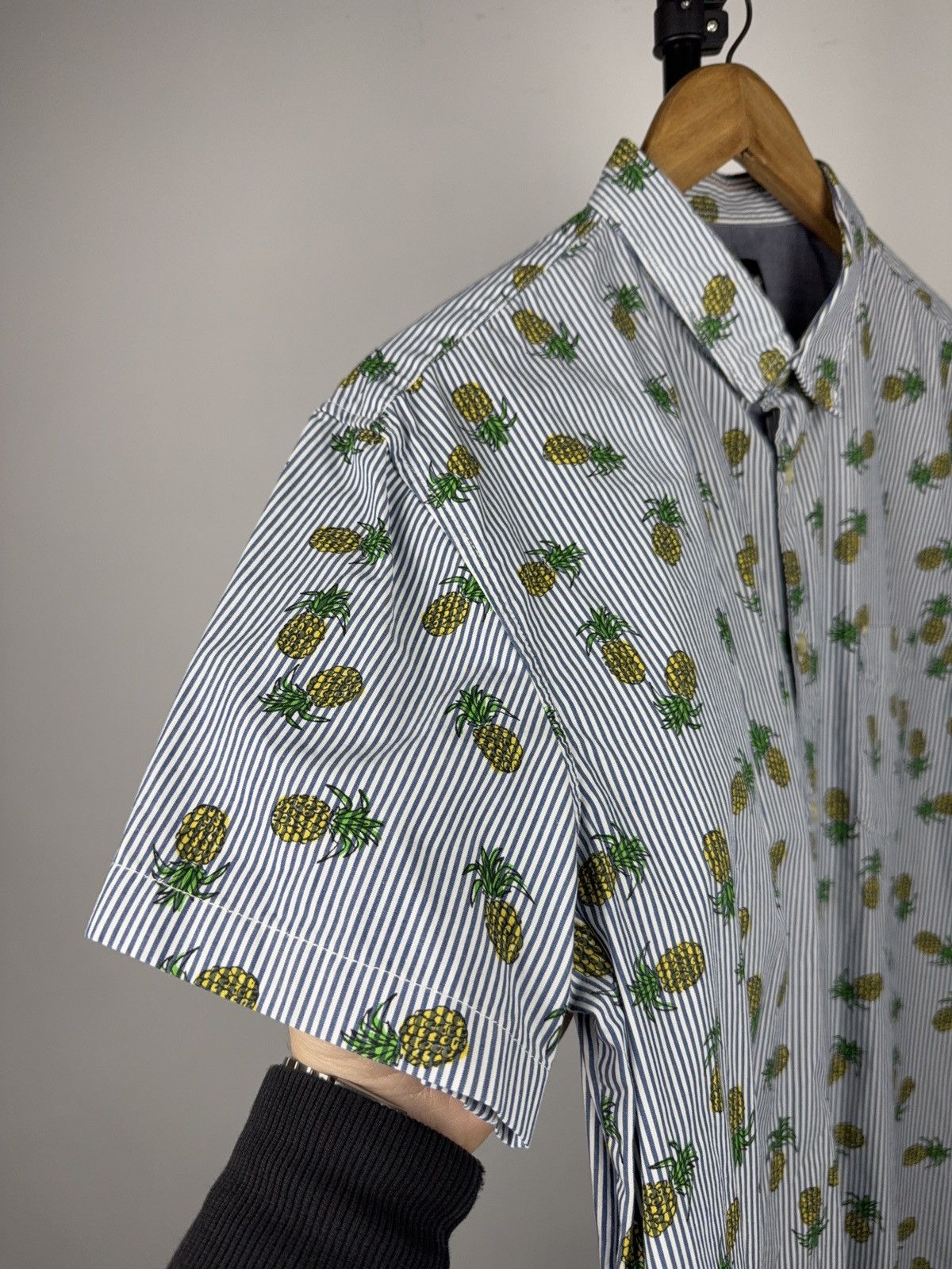 Hugo Boss Luxury 00s BOSS Hugo Boss Pineapple Stripe Shirt XL Slim Size US L / EU 52-54 / 3 - 5 Thumbnail