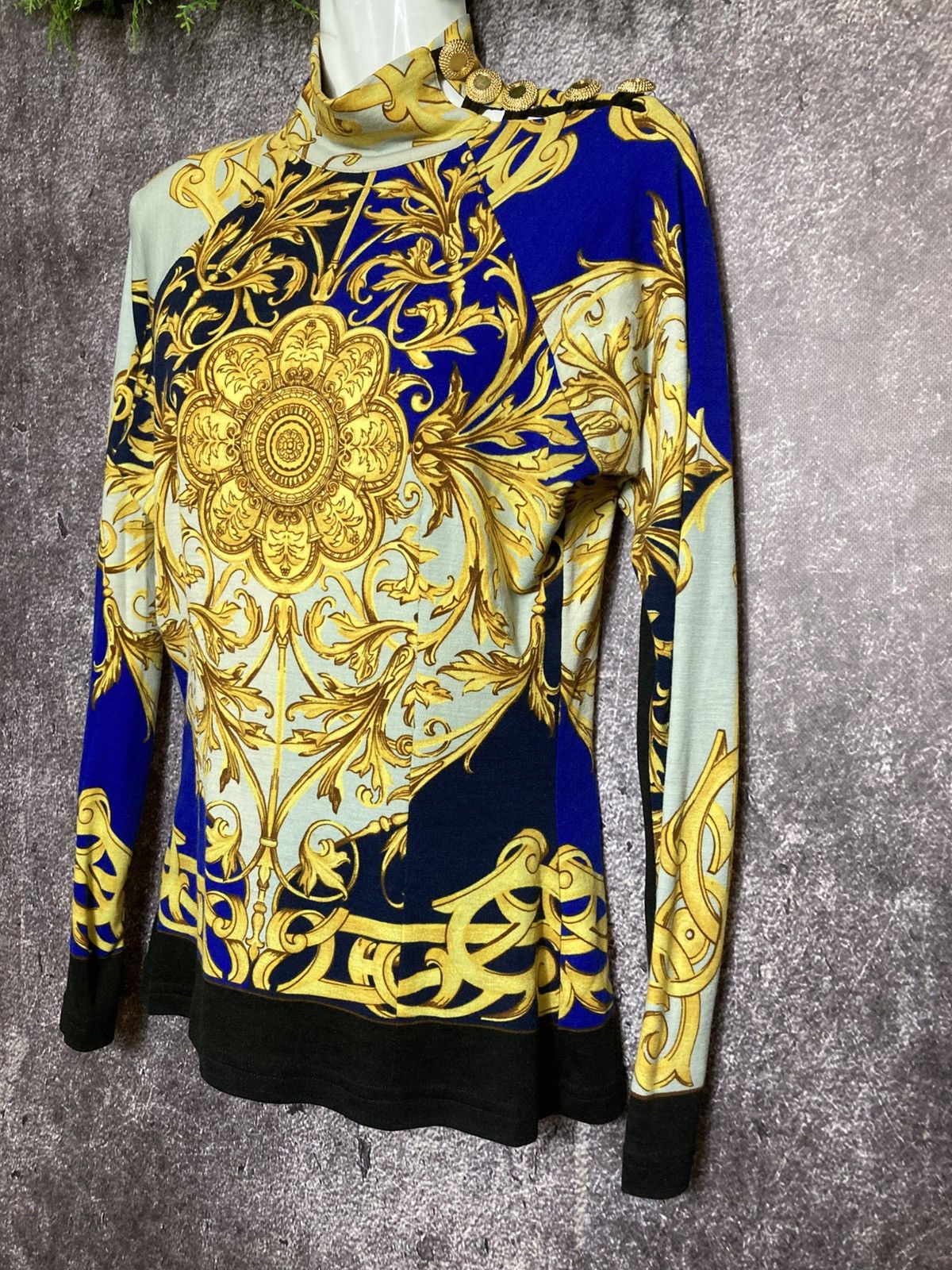 Versace VINTAGE VERSUS GIANNI VERSACE BAROQUE LANA WOOL JUMPER Size L / US 10 / IT 46 - 2 Thumbnail