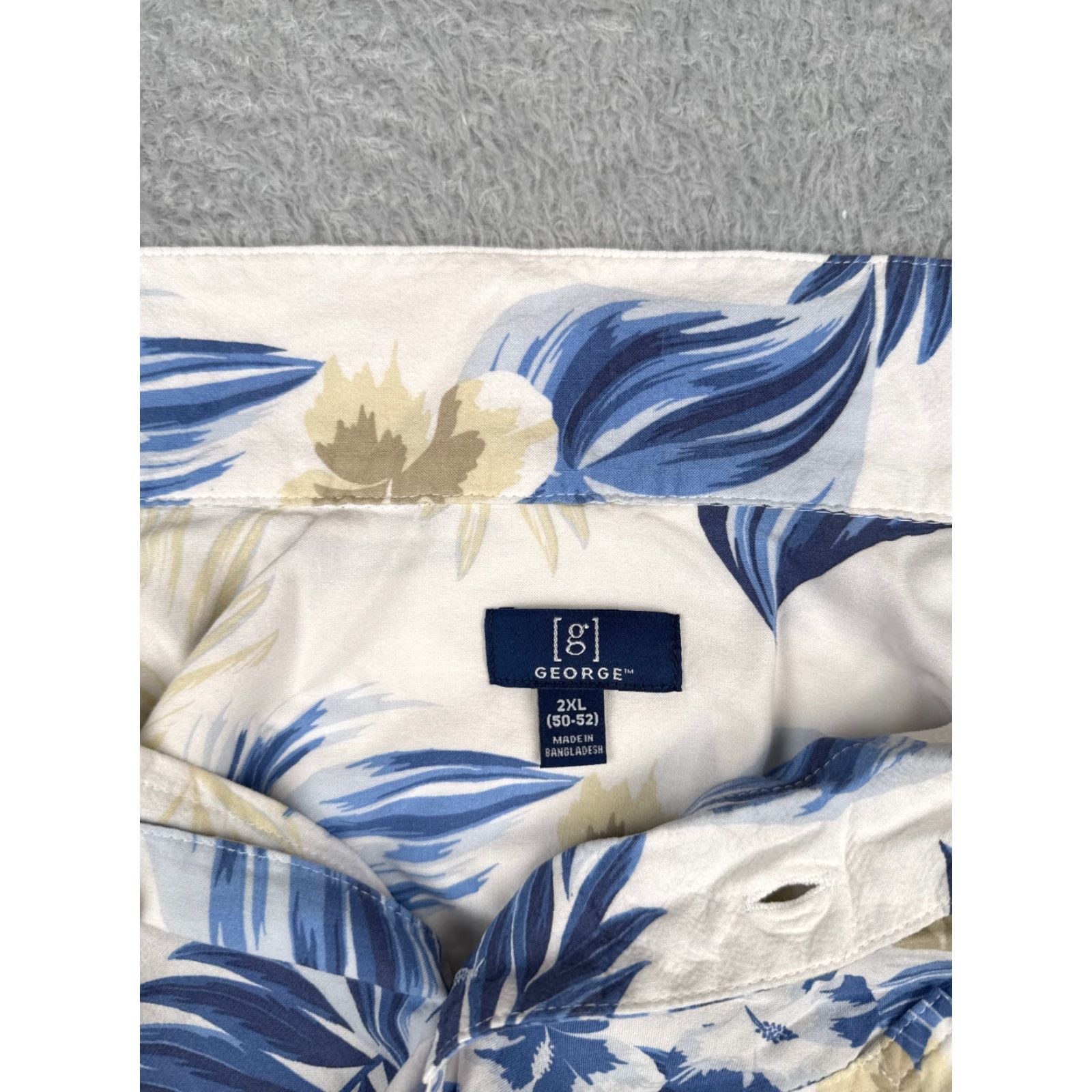 George George Shirt Men 2XL White Blue Floral Hibiscus Button-Up Rayon Hawaiian, Button-Up, Short Sleeve, Regular, George, Floral, Hawaiian, Mens Size US XXL / EU 58 / 5 - 3 Thumbnail