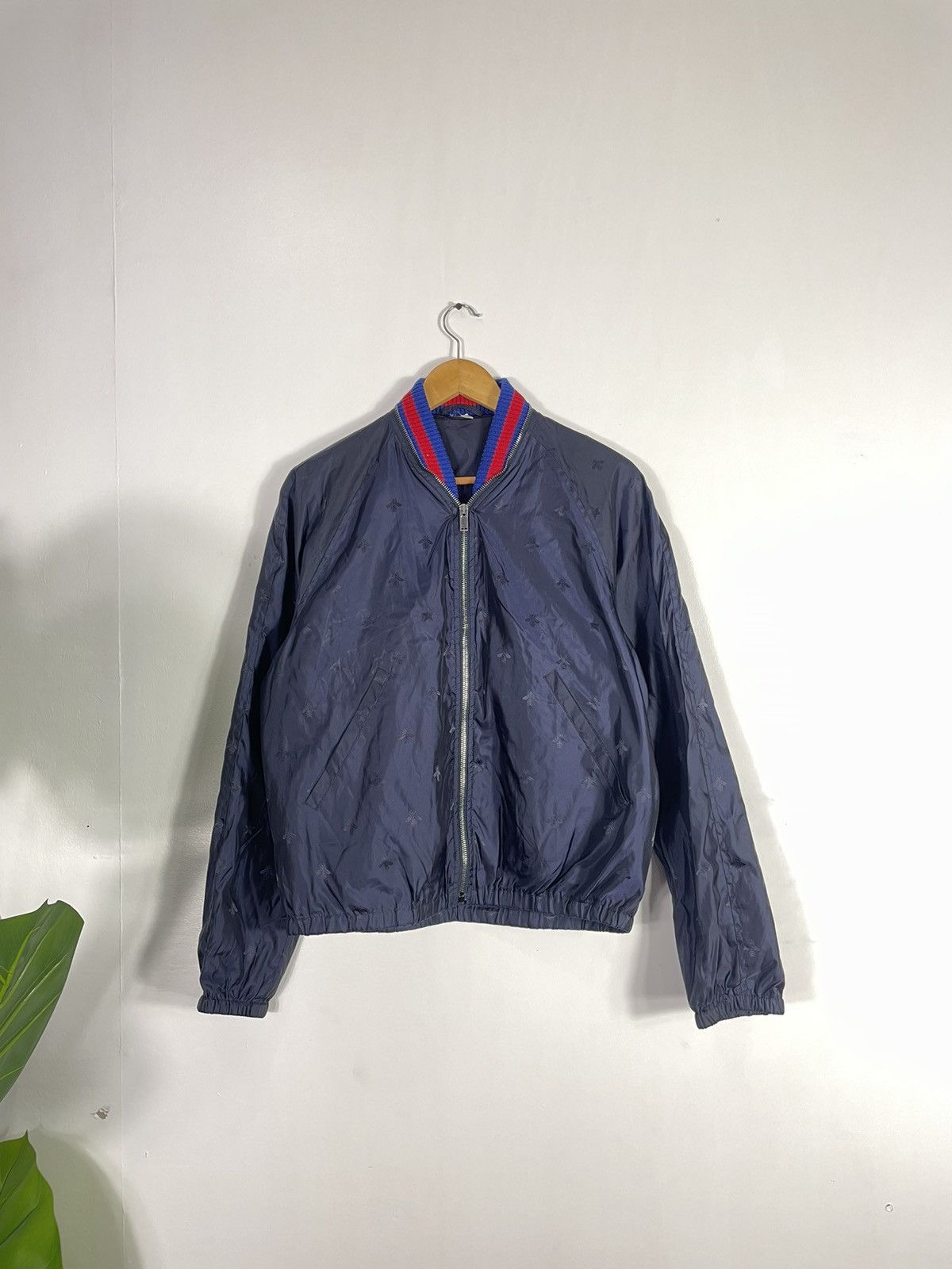 Gucci Gucci bee-patterned shell bomber jacket in navy Size US S / EU 44-46 / 1 - 3 Thumbnail