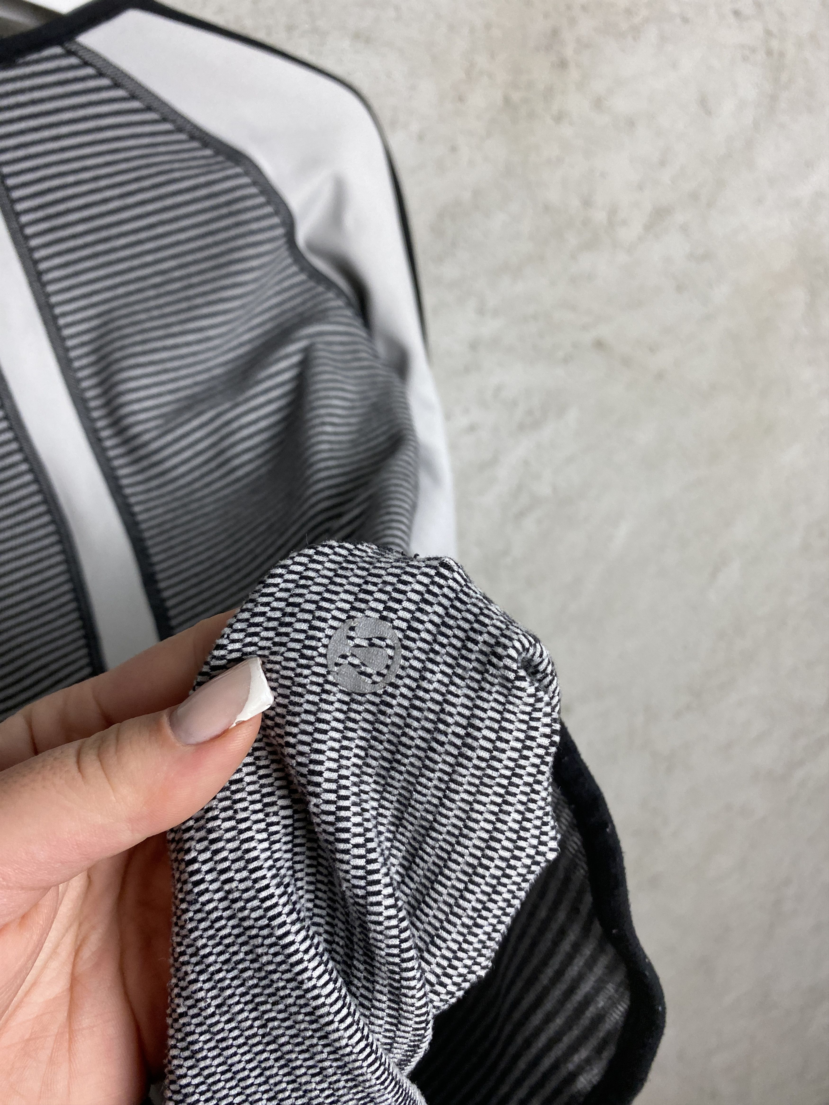 Lululemon Lululemon Runder Under Rulu long sleeve t-shirt striped Size S / US 4 / IT 40 - 5 Thumbnail