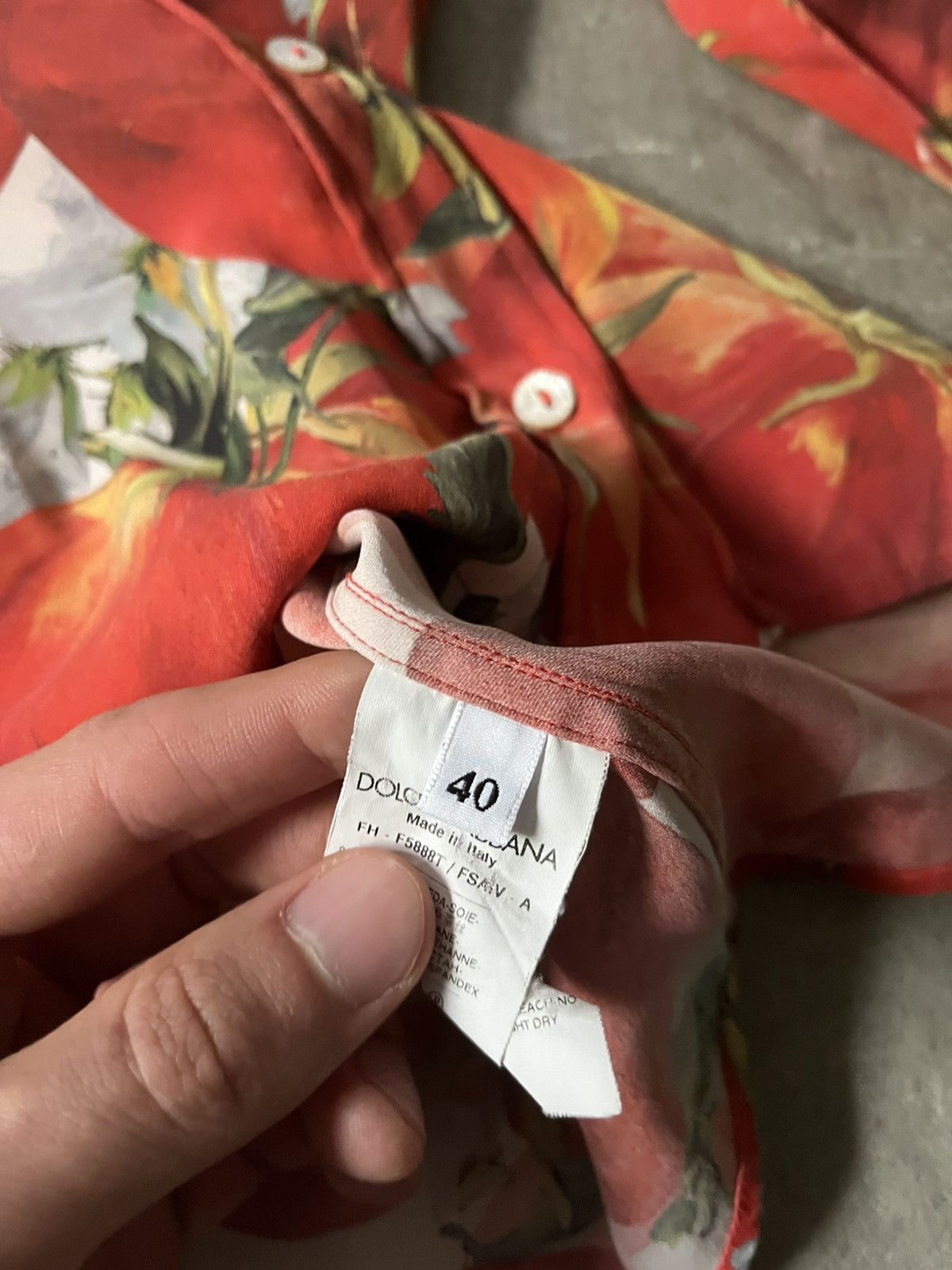 Dolce & Gabbana Dolce & Gabbana S/S 2012 silk tomato print shirt Size S / US 4 / IT 40 - 13 Thumbnail