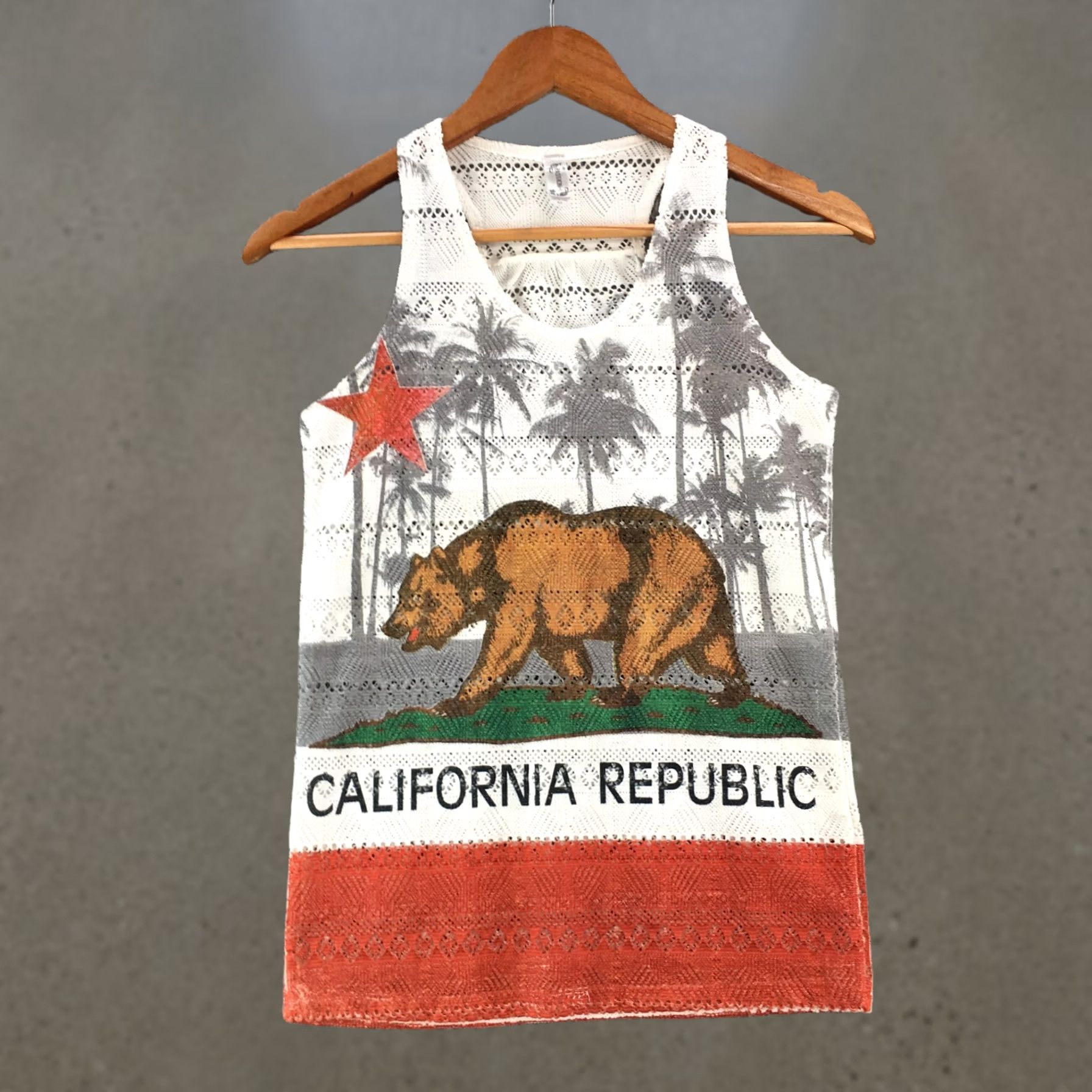Vintage Passion California Republic Grizzly Bear Tank Top Womens Medium White Printed Tank Womens M White Printed Size M / US 6-8 / IT 42-44 - 1 Thumbnail