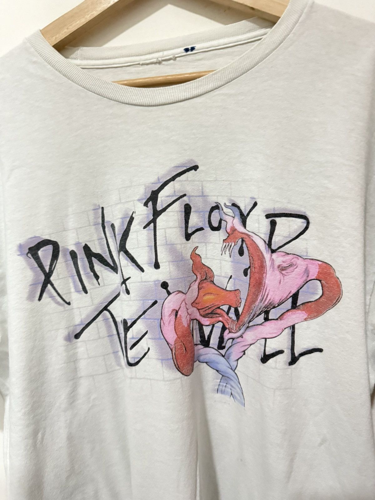 Pink Floyd × Vintage Vintage 2000s Pink Floyd The Wall 2002 T-Shirt Y2K Size US L / EU 52-54 / 3 - 3 Thumbnail