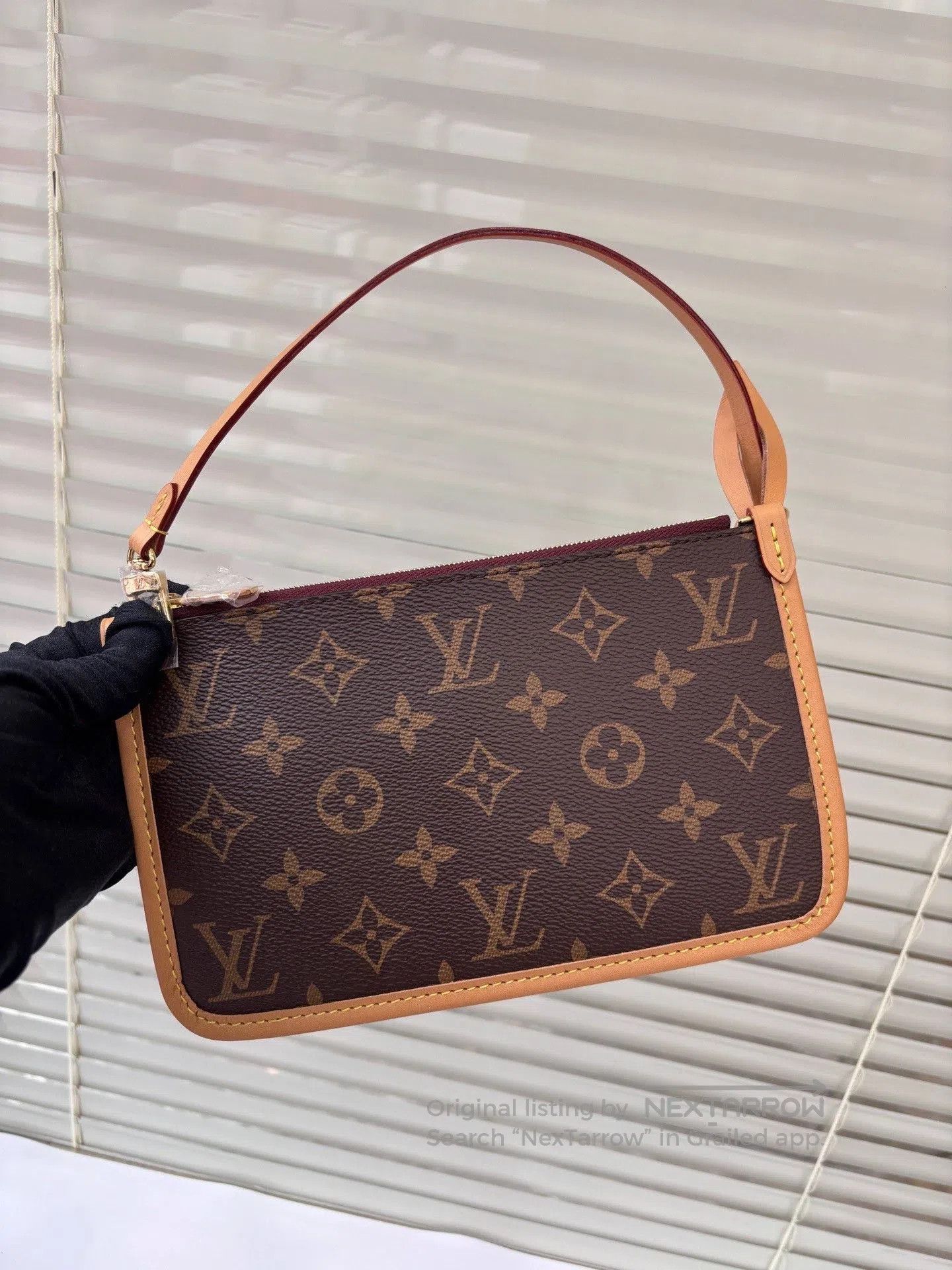 Louis Vuitton LV Classic Monogram Carryall Pouch. Size ONE SIZE - 1 Thumbnail