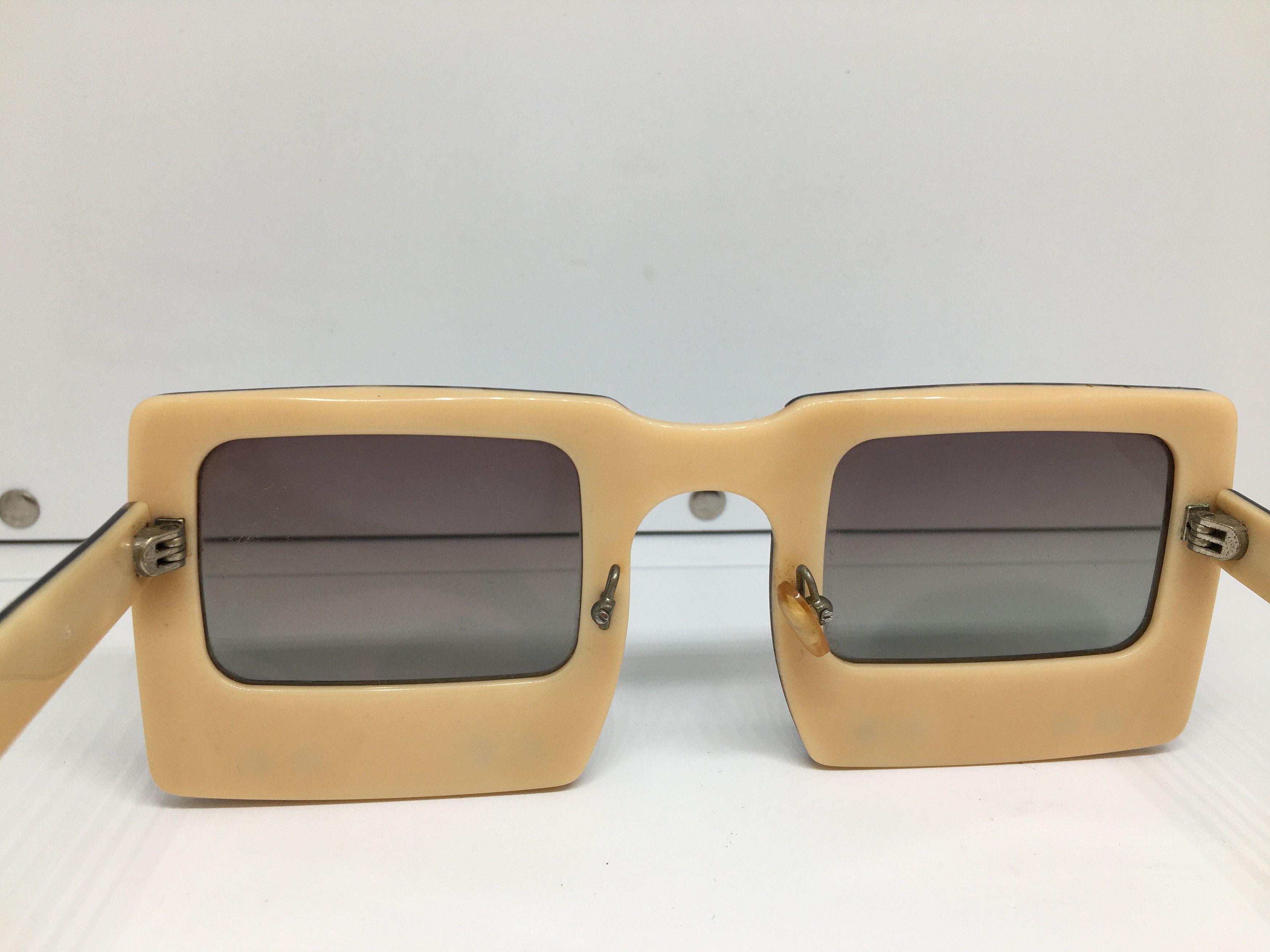 Vintage Vintage JEREMY SCOTT BEVERLY HILLS POP ART SUNGLASES Size ONE SIZE - 5 Thumbnail