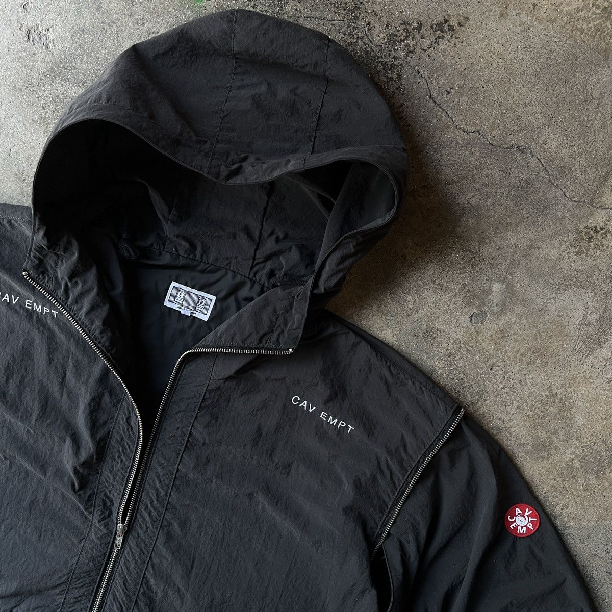 Cav Empt Cav Empt Concealed Sleeve Popover Jacket Size US XL / EU 56 / 4 - 5 Thumbnail