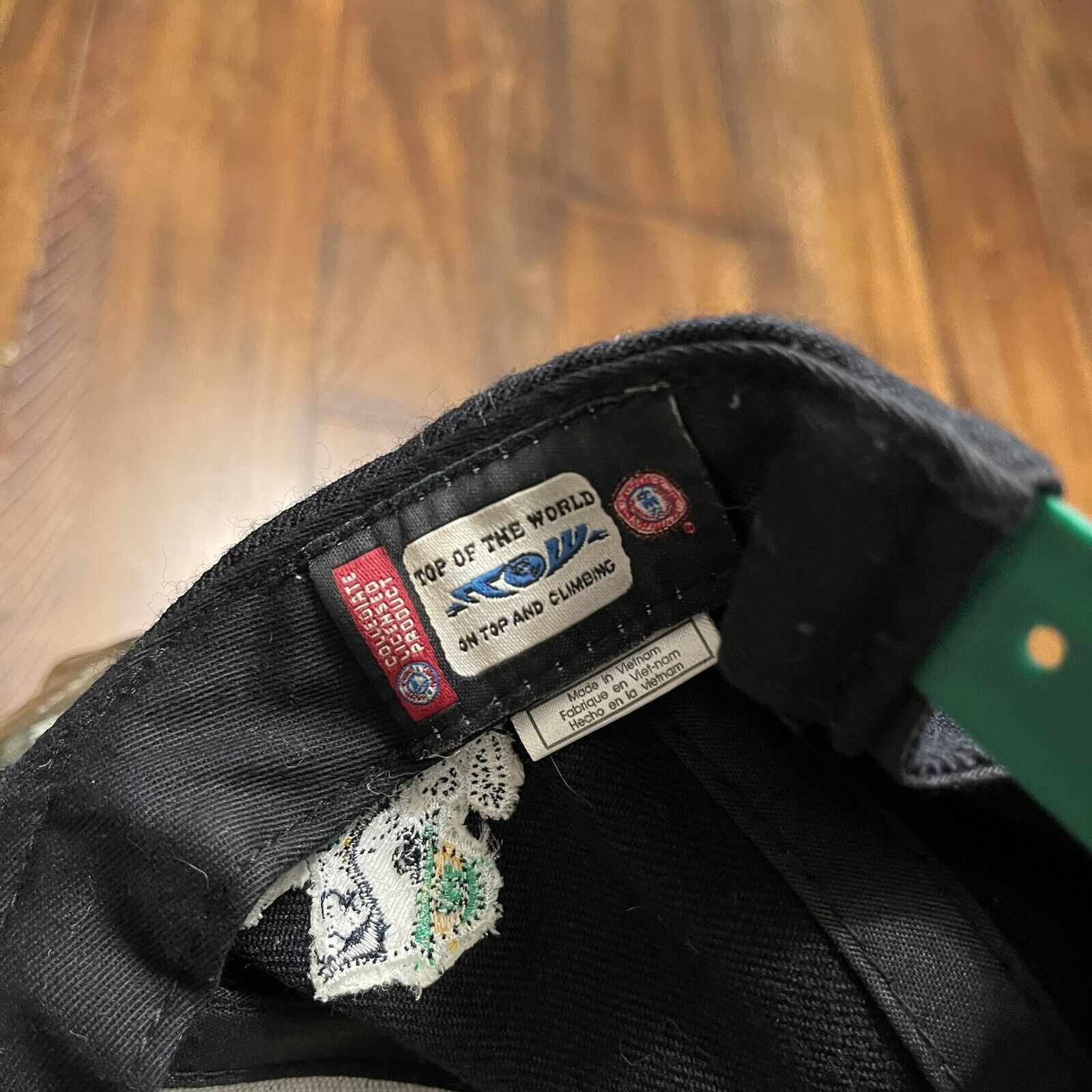 Top Of The World Vtg Notre Dame Irish Embroidered Snapback Hat Top The World Size ONE SIZE - 9 Thumbnail
