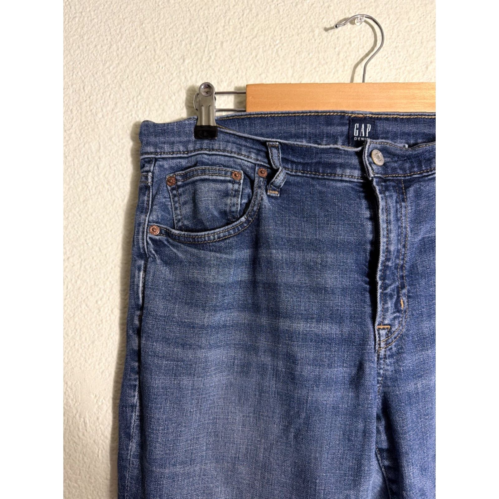 Gap Gap Girlfriend Jeans Medium Wash Women’s Size 10 Straight 32x29 Size 32" / US 10 / IT 46 - 4 Thumbnail