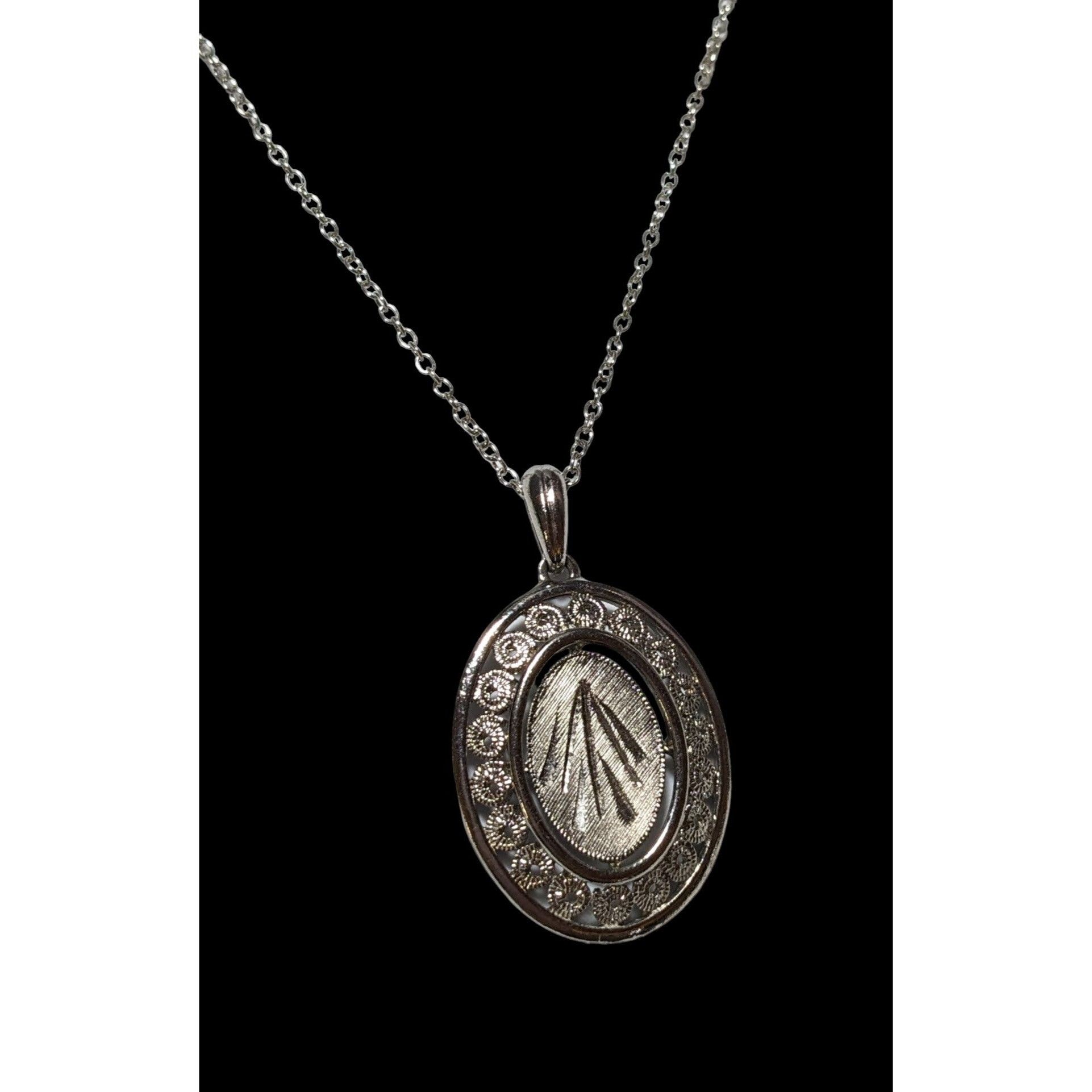 Other Engraved Retro Silver Oval Pendant Necklace Size ONE SIZE - 3 Thumbnail