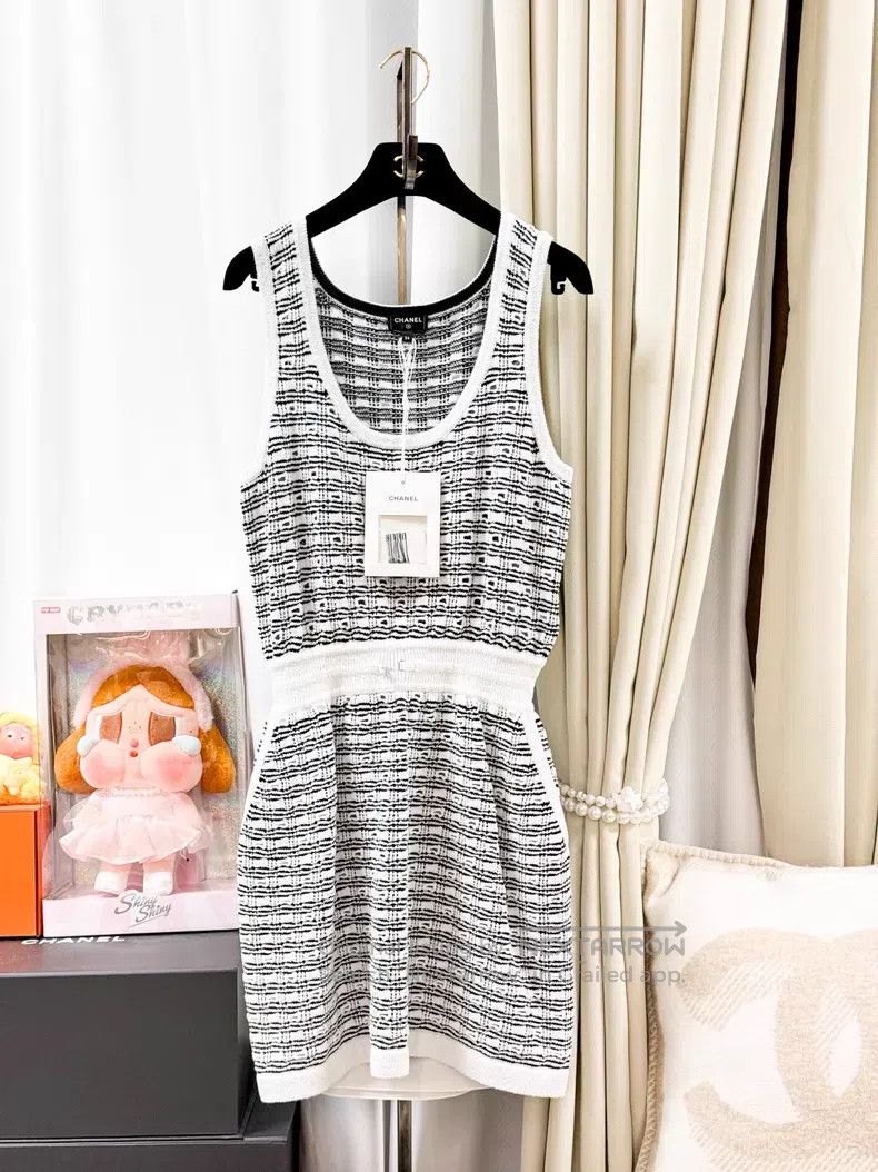 Chanel Chanel Black and white color-blocked thin striped small ho Size XXS / US 00 / IT 34 - 1 Thumbnail