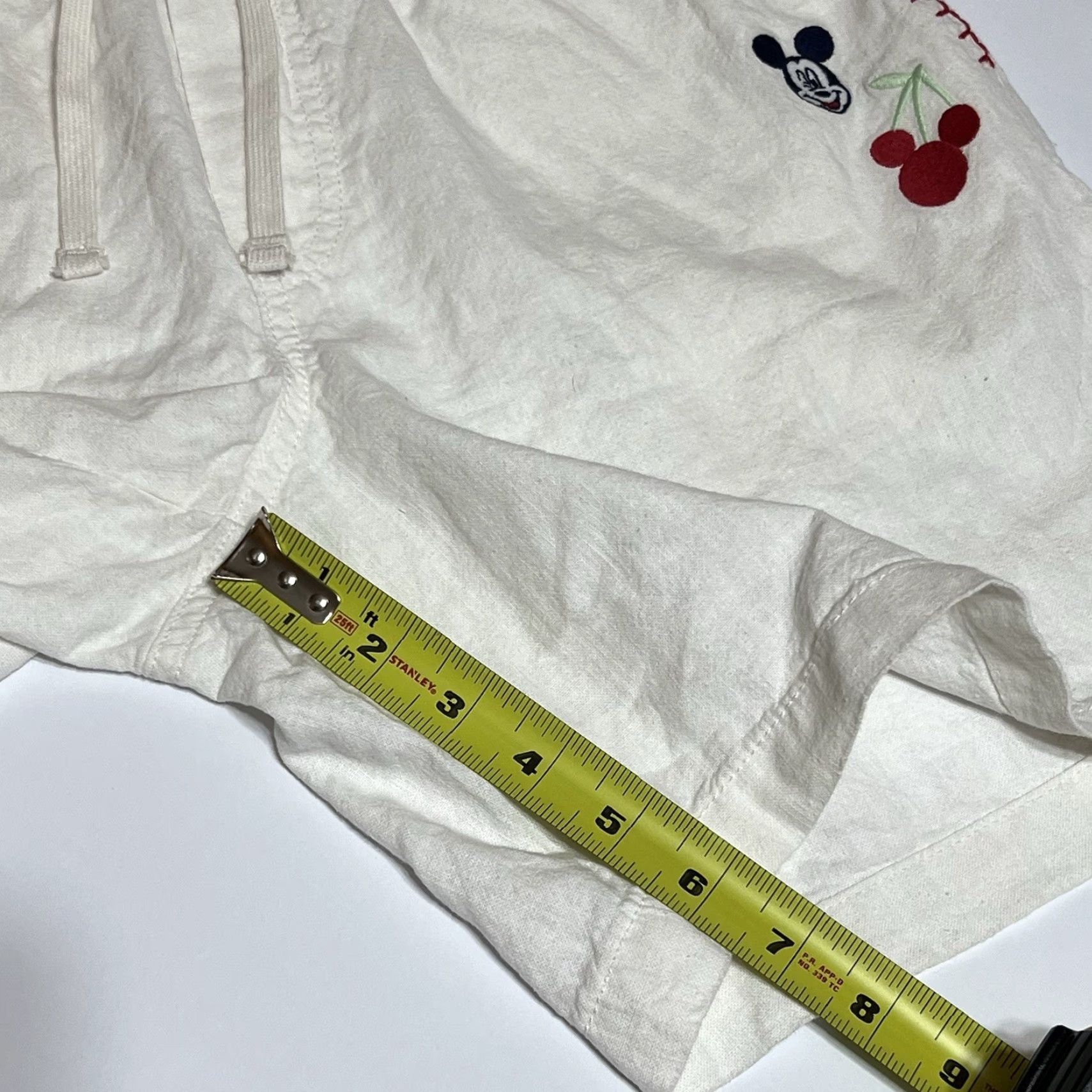 Old Navy Old Navy x Disney Linen-Blend Men’s S Embroidered Mickey Pocket White Shorts Size US 29 - 4 Thumbnail