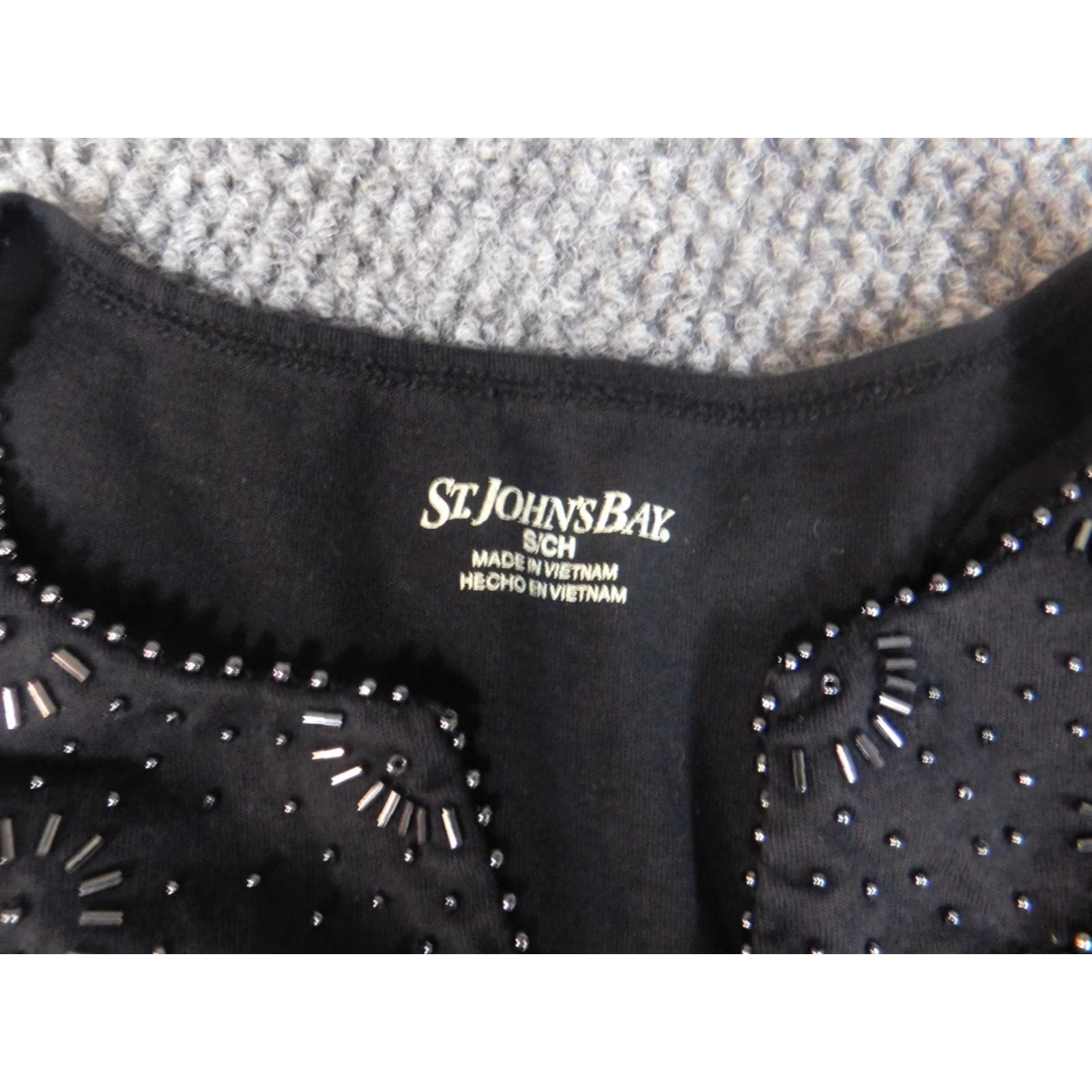 Vintage St. John's Bay Womens Blouse S Black Long Sleeve V-Neck Pullover Floral Embellishments Casual Stretch 100% Cotton Regular Button Size S / US 4 / IT 40 - 4 Thumbnail