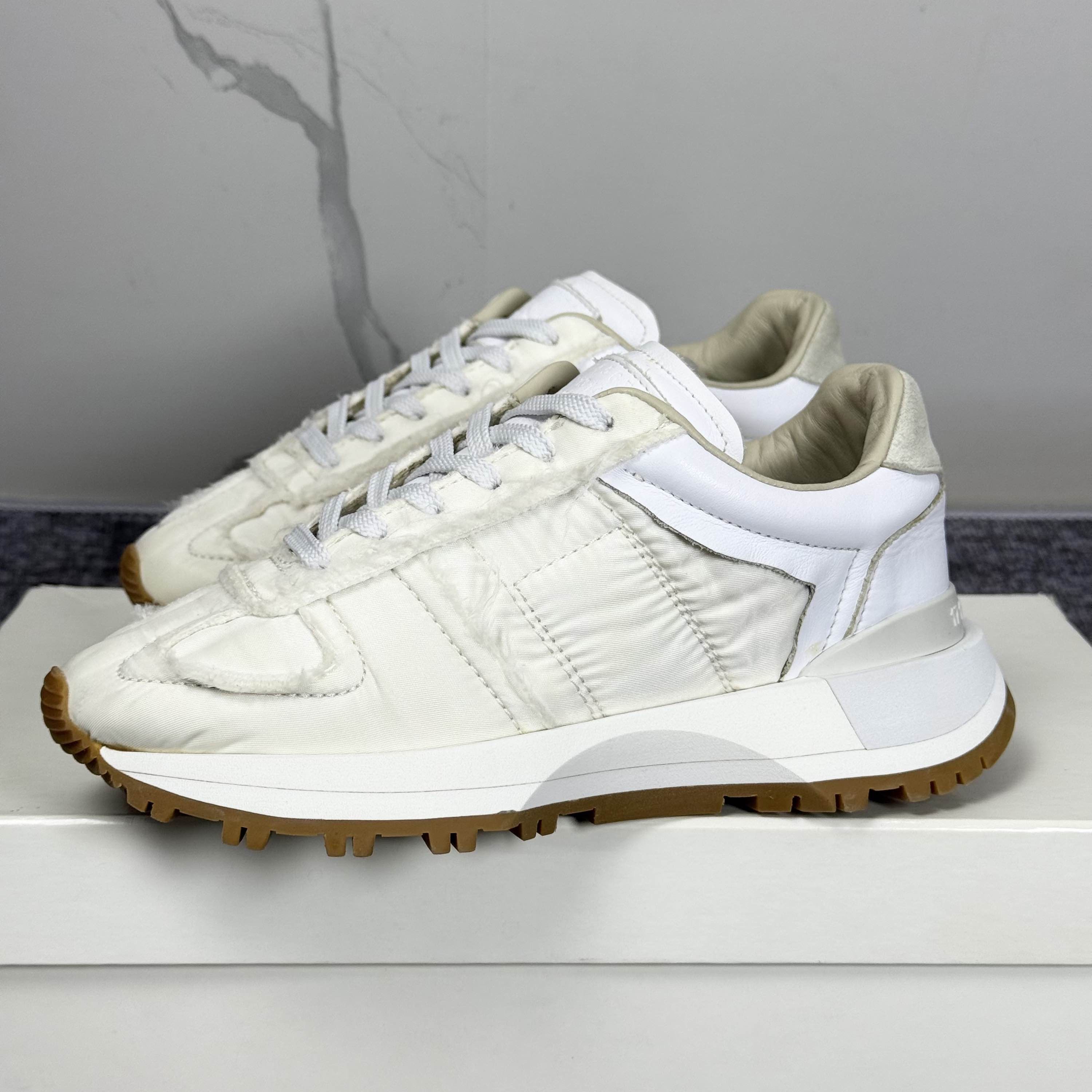 Maison Margiela Maison Margiela Low-Top Sneakers Size 35 Size US 5 / IT 35 - 1 Thumbnail
