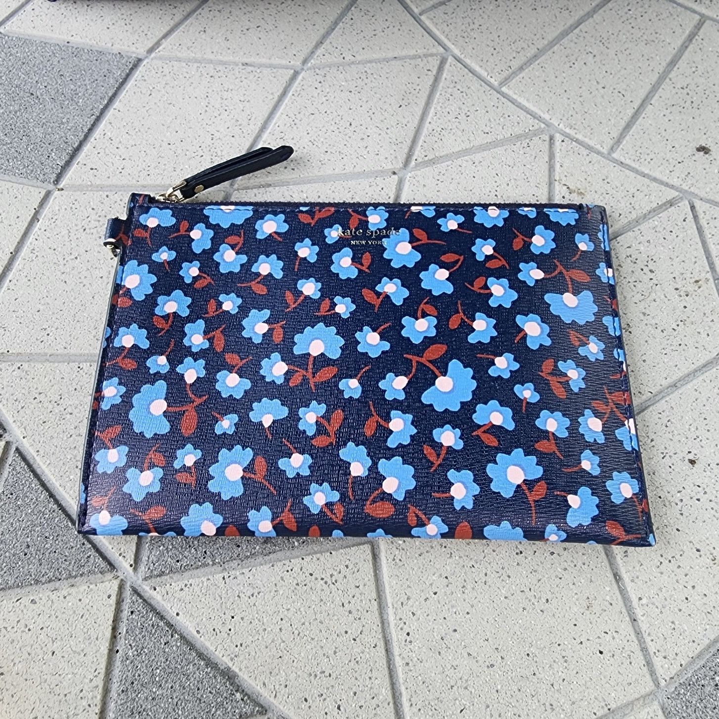 Kate Spade Kate Spade New York Large Molly Party Floral PVC Tote Bag Size ONE SIZE - 9 Thumbnail
