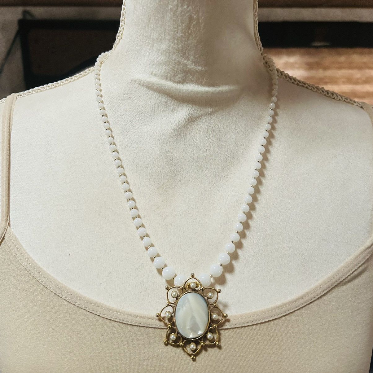 Handmade Handcrafted graduated milky quartz mother of pearl necklace Size ONE SIZE - 2 Thumbnail