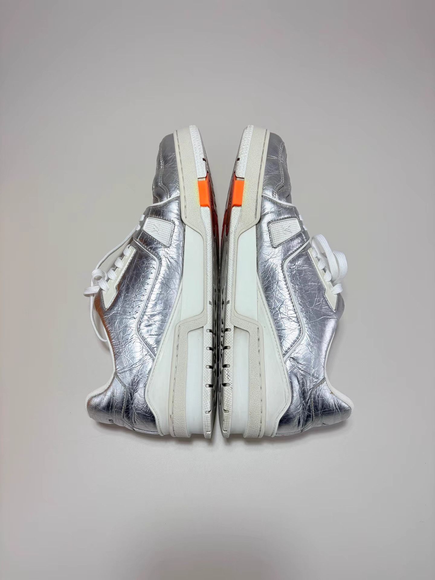 Louis Vuitton LOUIS VUITTON LV TRAINER Metallic Silver Sneakers Size US 9 / EU 42 - 4 Thumbnail