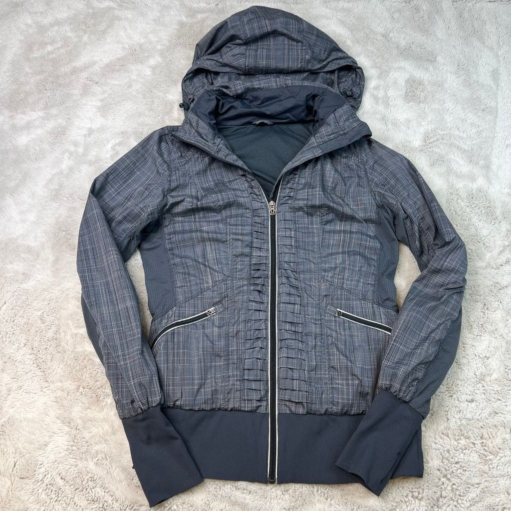 Lululemon Lululemon Full Zip Hooded Jacket Vented Plaid Womens Size 8 Size M / US 6-8 / IT 42-44 - 3 Thumbnail