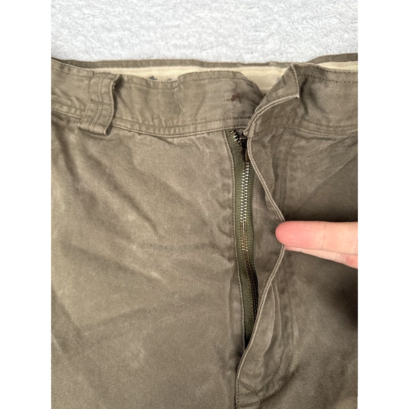 Tommy Bahama Tommy Bahama Shorts Mens 33 Olive Green Chino Flat Front Lyocell Cotton Pockets 90s Beach Mens Size US 33 - 6 Thumbnail
