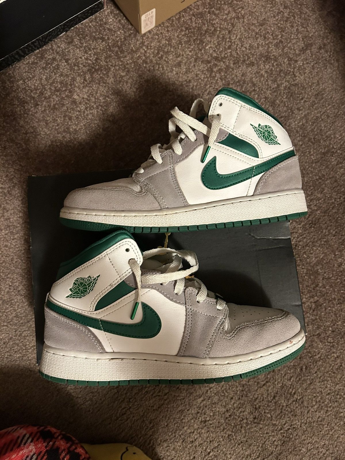 Jordan Brand × Nike Air Jordan Mid SE (GS) Size US 5.5 / EU 38 - 2 Thumbnail