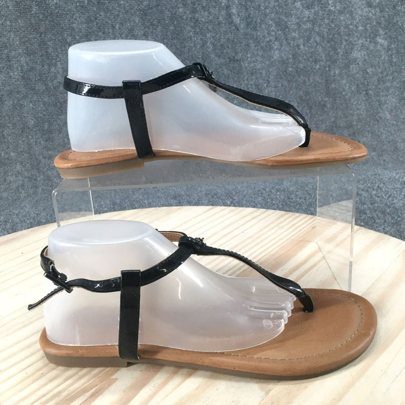 BCBGeneration BCBGeneration Sandals Womens 6 B Ankle Straps Black Leather Casual Buckle Thong Size US 6 / IT 36 - 2 Thumbnail